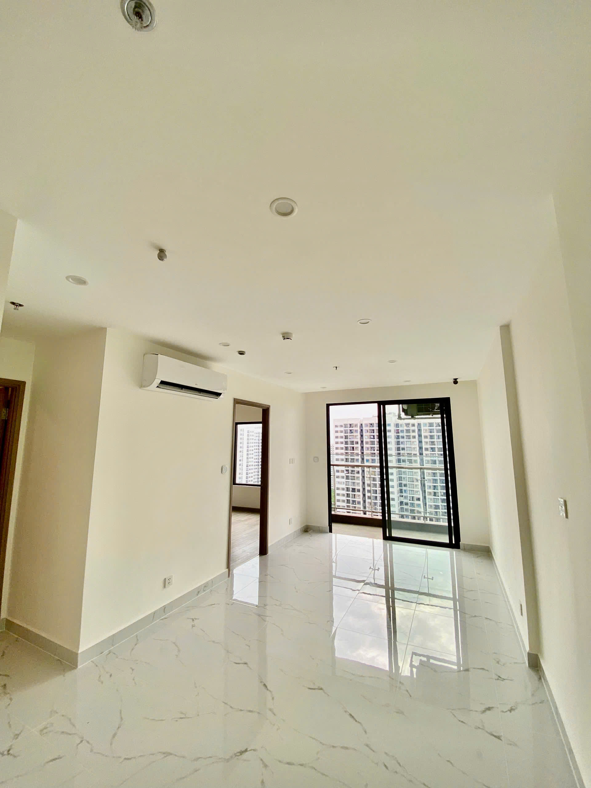 CHO THUÊ CĂN HỘ THE BEVERLY SOLARI VINHOMES GRAND PARK 2PN 2WC | FULL NỘI THẤT CAO CẤP | TẦNG CAO VIEW HỒ BƠI