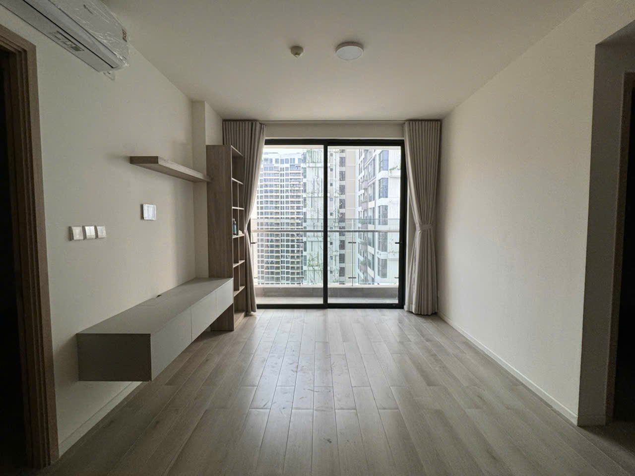 CHO THUÊ CĂN HỘ MASTERI CENTRE POINT VINHOMES GRAND PARK – FULL NỘI THẤT – 2PN, VIEW TẦNG CAO, NỘI KHU