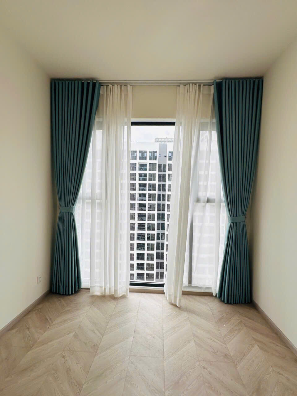 Bán căn hộ Masteri Centre Point – Vinhomes Grand Park | 2PN – Giá chỉ 5 tỷ | View thoáng – Nội thất bếp rèm