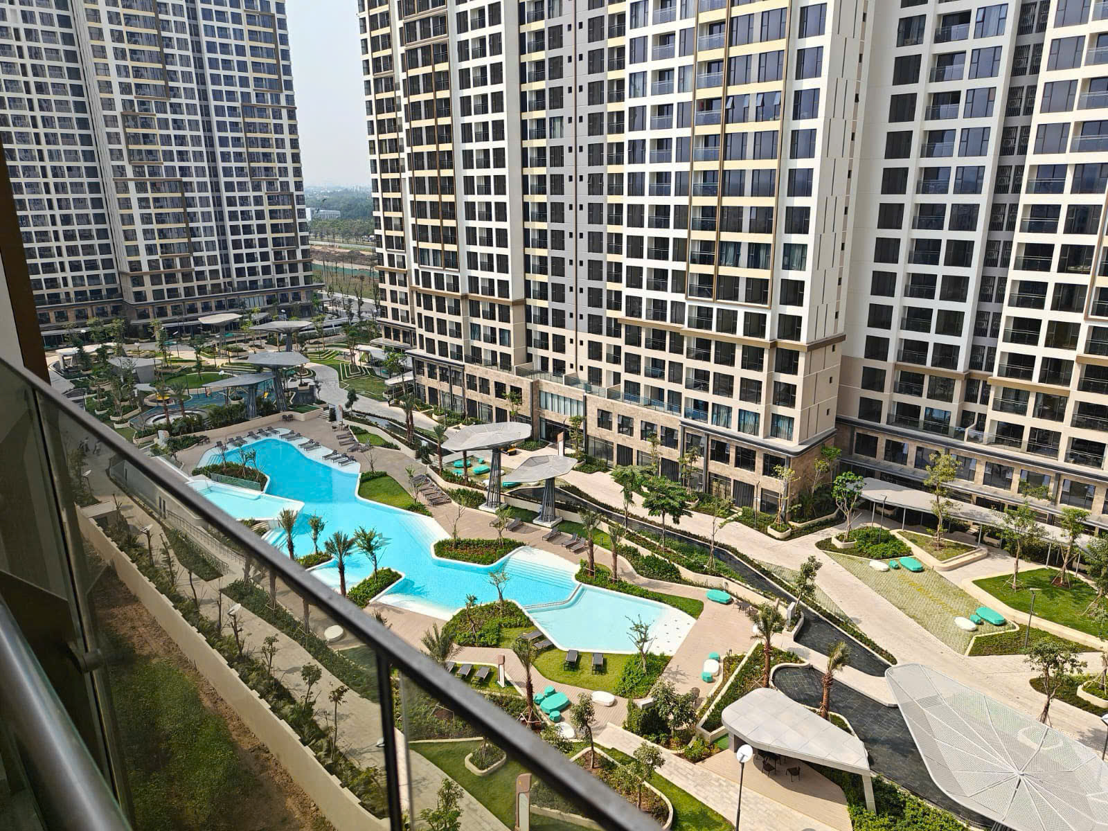 BÁN CĂN HỘ MASTERI CENTRE POINT VINHOMES GRAND PARK – 2PN | VIEW NỘI KHU HỒ BƠI | BẾP & RÈM – GIÁ TỐT