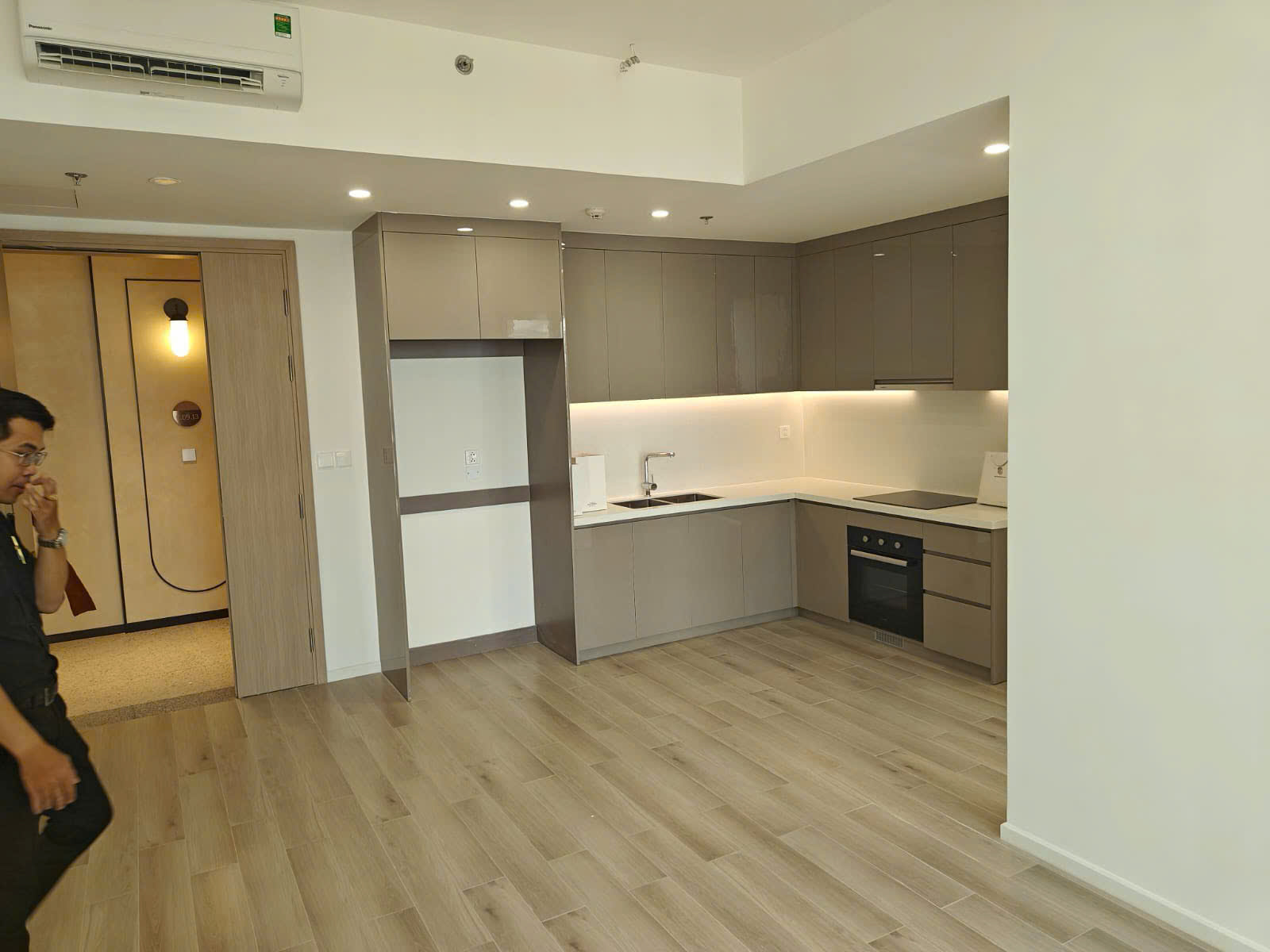 BÁN CĂN HỘ MASTERI CENTRE POINT VINHOMES GRAND PARK – 2PN | VIEW NỘI KHU HỒ BƠI | BẾP & RÈM – GIÁ TỐT