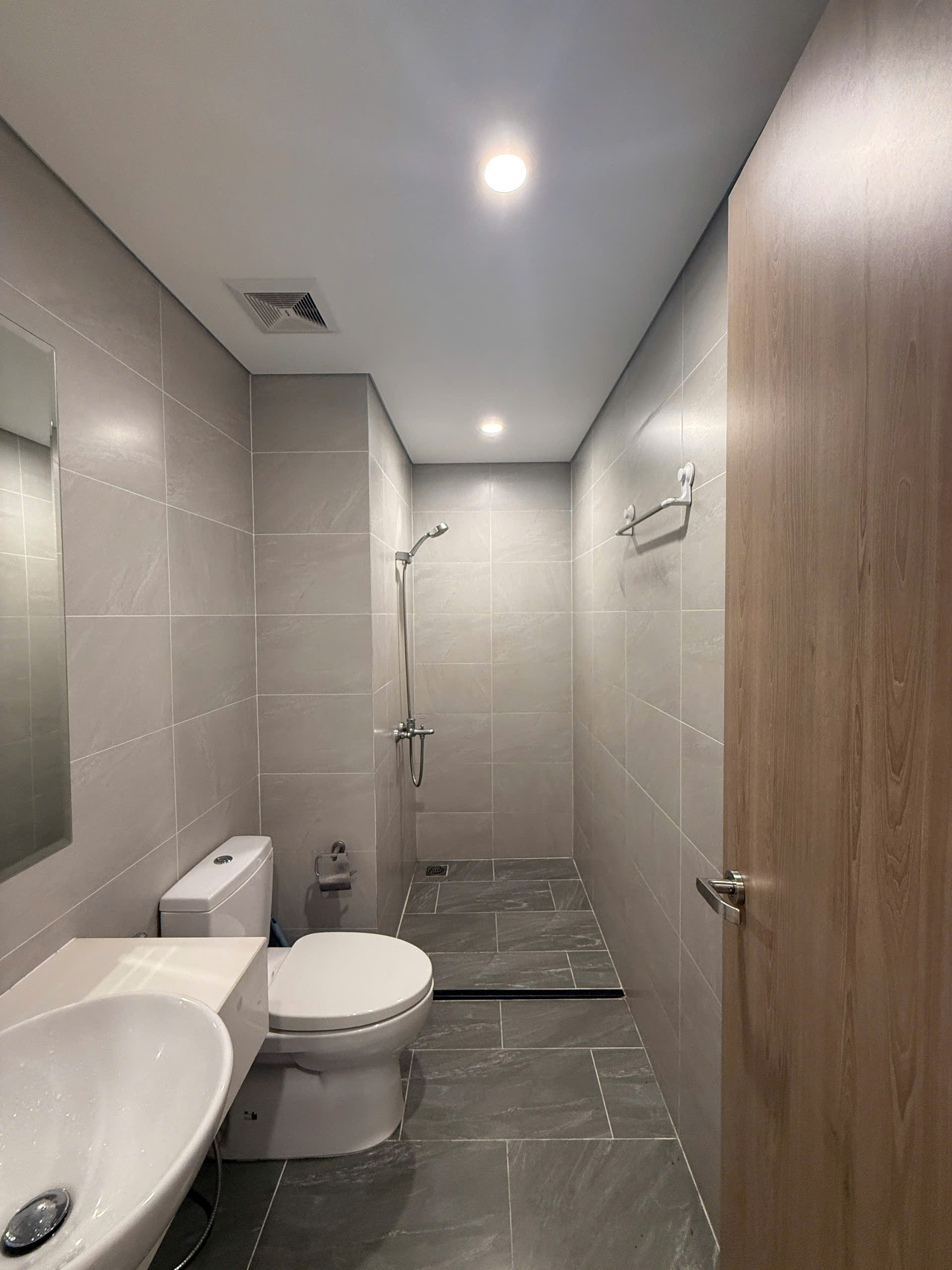 Cho thuê căn hộ The Beverly Solari Vinhomes Grand Park – Nội thất bếp & rèm, giá tốt Quận 9