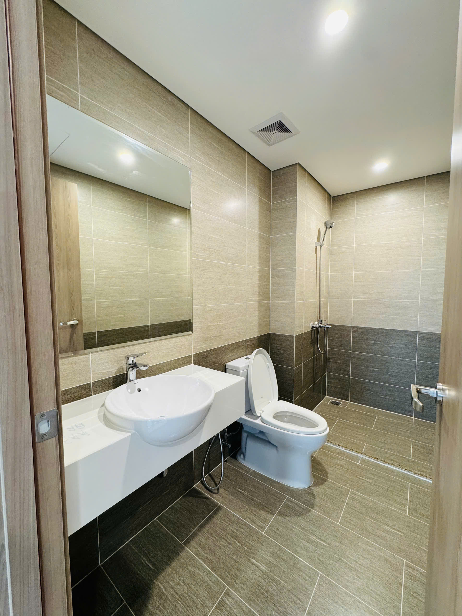 Cho Thuê Gấp Căn Hộ 2PN+ The Beverly Solari Vinhomes Grand Park- Full nội thất cao cấp - View Ngoại khu cây xanh - ảnh 4