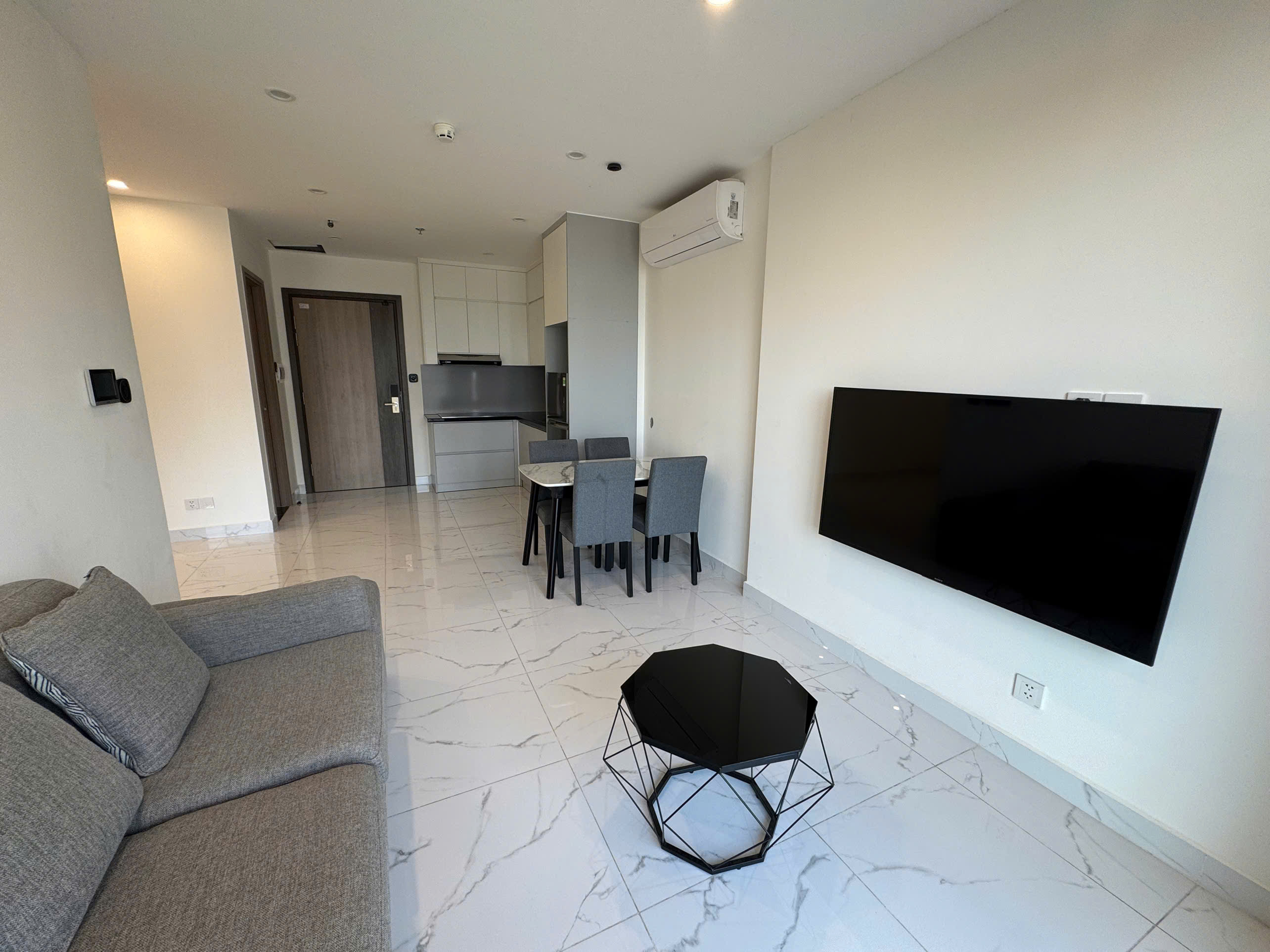 Cần bán căn hộ 1PN+The Beverly Solari – Tầng cao, view nội khu thoáng mát, full nội thất – Giá tốt tại Vinhomes Grand Park Quận 9