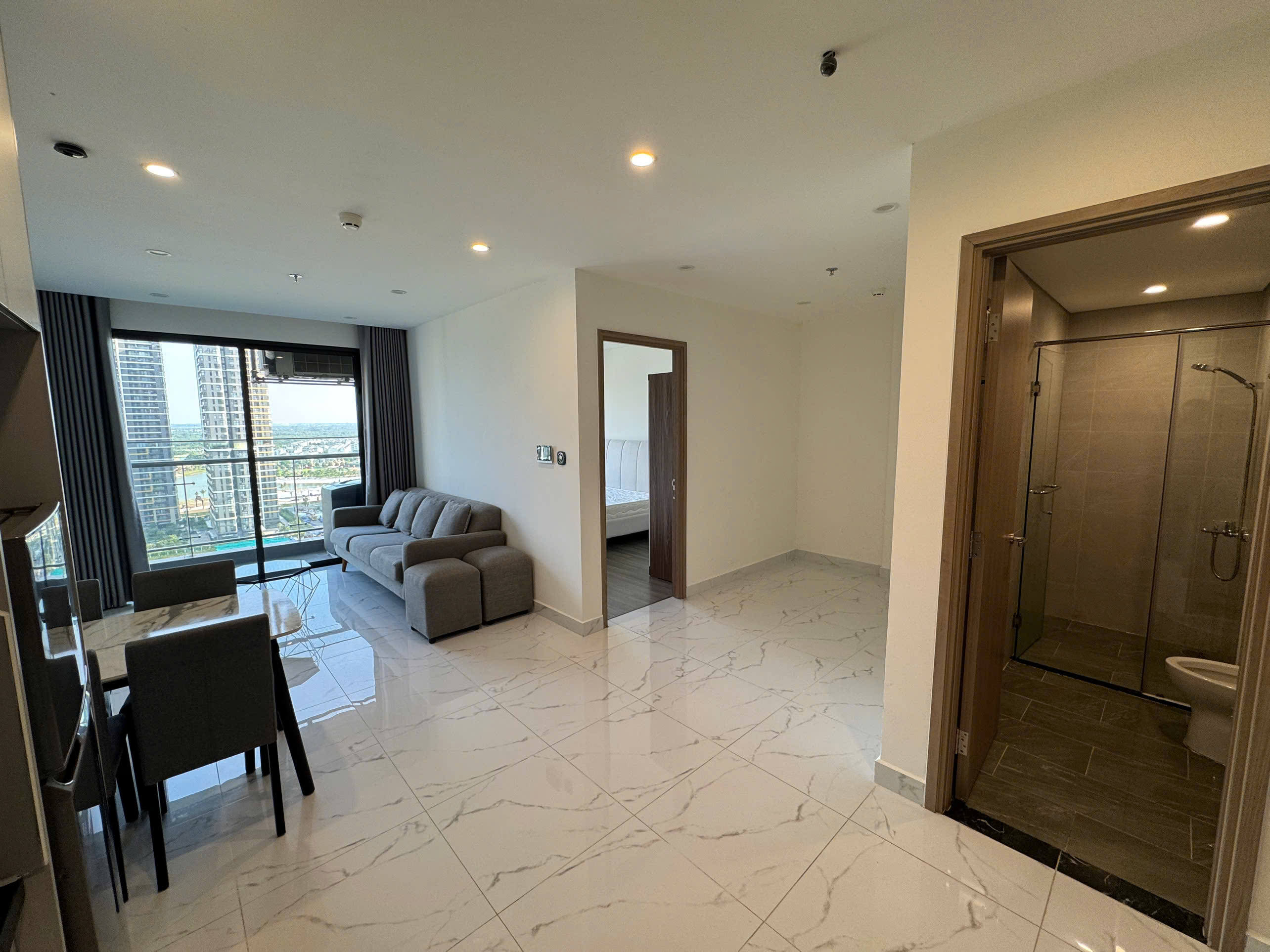 Cần bán căn hộ 1PN+The Beverly Solari – Tầng cao, view nội khu thoáng mát, full nội thất – Giá tốt tại Vinhomes Grand Park Quận 9