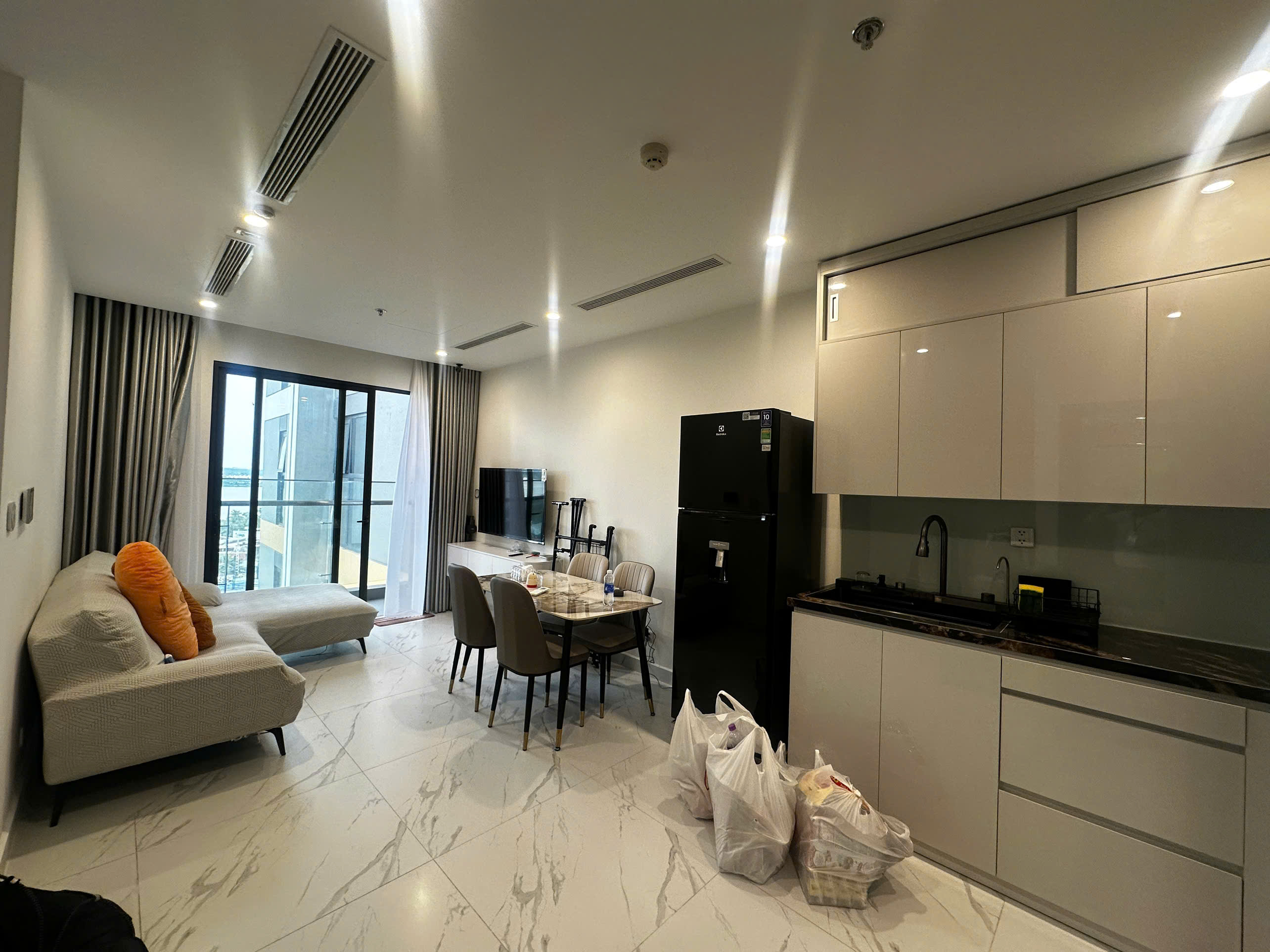 CHO THUÊ CĂN HỘ 1PN+ THE BEVERLY – VINHOMES GRAND PARK Full nội thất – Tầng cao – View sông Đồng Nai xanh mát – Giá tốt