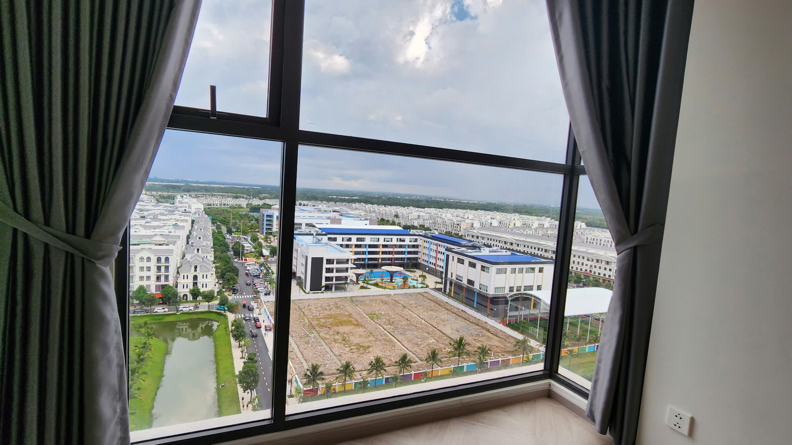 Cho Thuê Gấp Căn Góc 2PN Tòa B (Banyan) Lumiere Boulevard – View Vinschool, Bao Phí Quản Lý – Chỉ 9 Triệu/Tháng