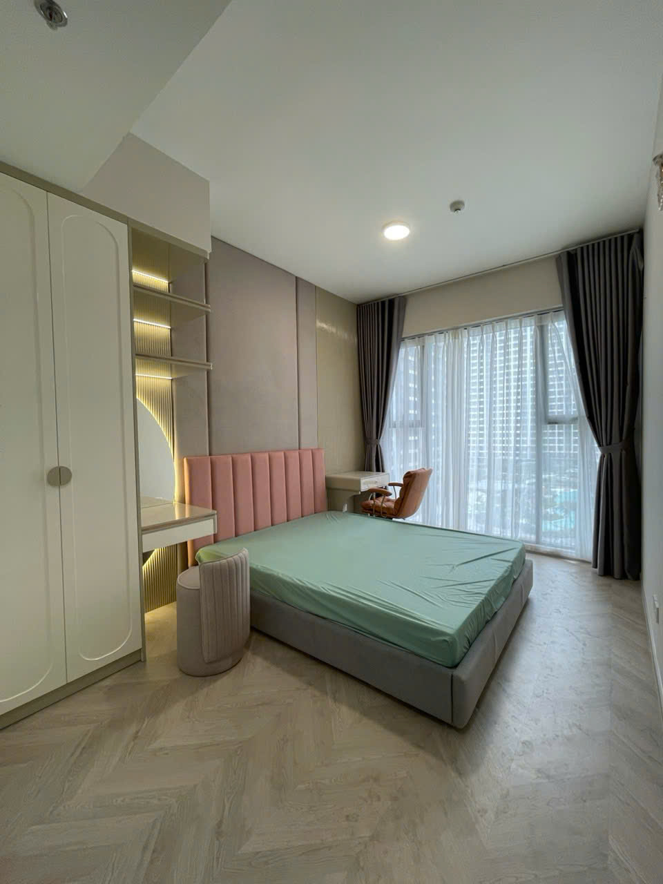 BÁN CĂN HỘ LUMIERE BOULEVARD VINHOMES GRAND PARK – VIEW NỘI KHU HỒ BƠI – FULL NỘI THẤT CAO CẤP