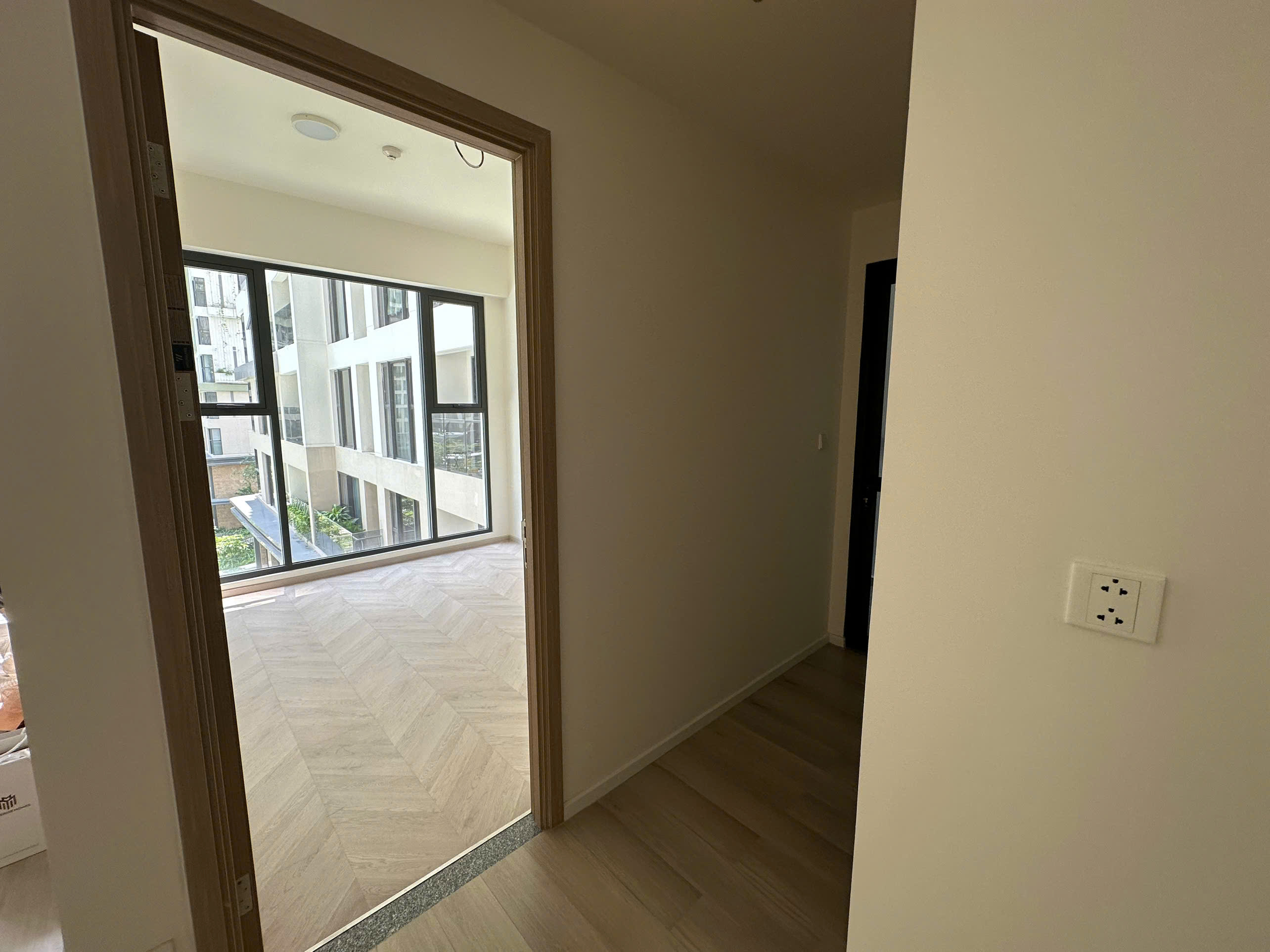 Cho thuê căn hộ 2PN 2WC Lumiere Boulevard Vinhomes Grand Park – View nội khu hồ bơi & công viên, hoàn thiện cơ bản - ảnh 2