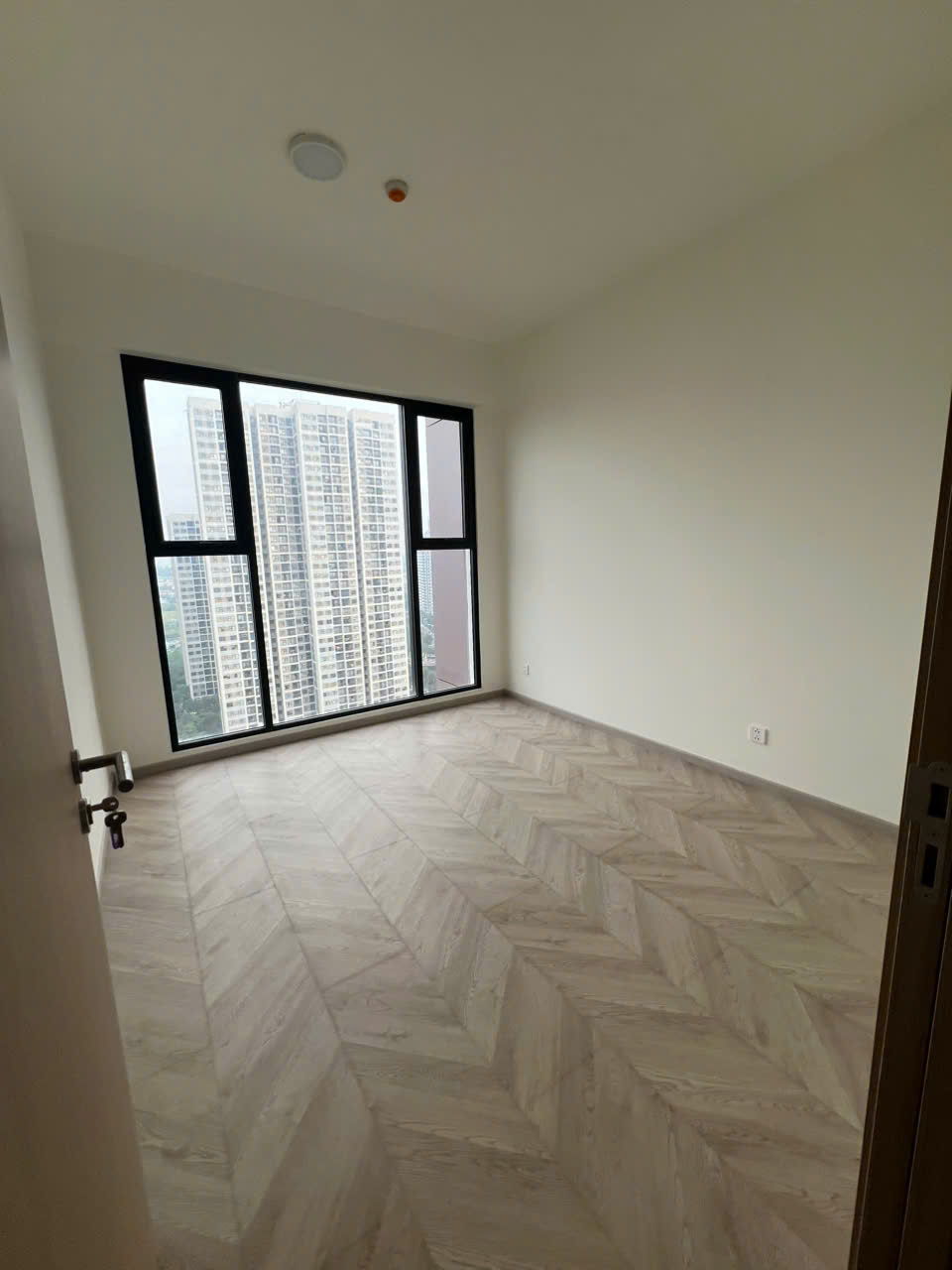 Bán Căn Hộ 3PN Tòa E2 Lumiere Boulevard – Diện Tích 98 – Vinhomes Grand Park – Bàn Giao Cơ Bản – Giá 6.7 Tỷ