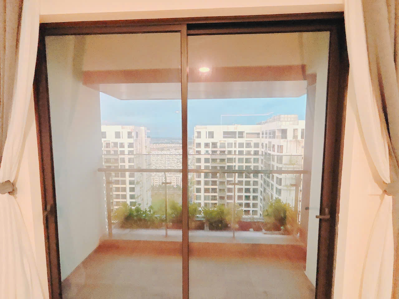 Bán & Cho Thuê Căn Hộ Cao Cấp Lumiere Boulevard – Vinhomes Grand Park  View tầng cao – Full nội thất cao cấp – 2PN