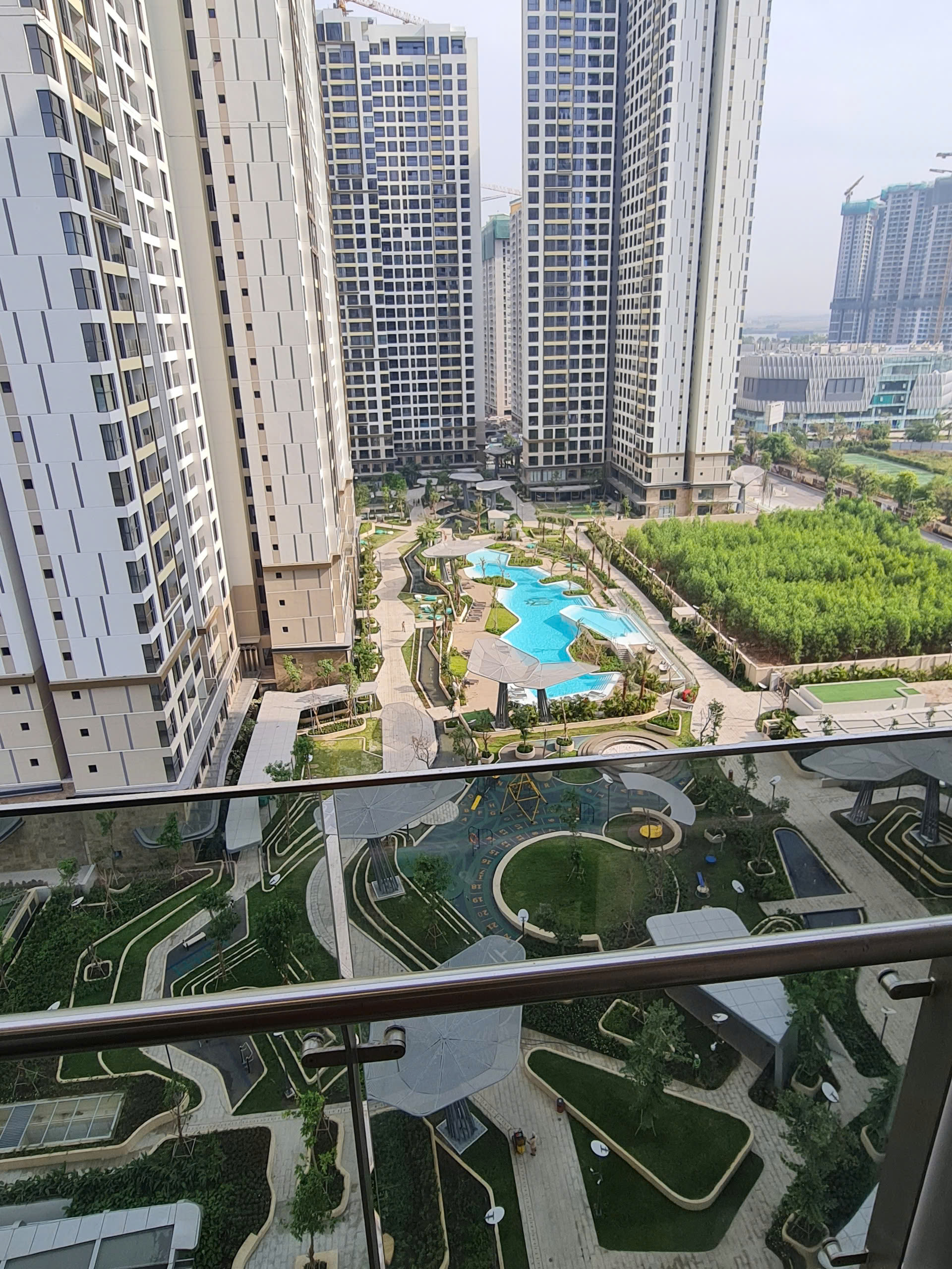 CĂN HỘ MASTERI CENTRE POINT  VINHOMES GRAND PARK– CHO THUÊ | FULL NỘI THẤT | TẦNG CAO | VIEW NỘI KHU HỒ BƠI