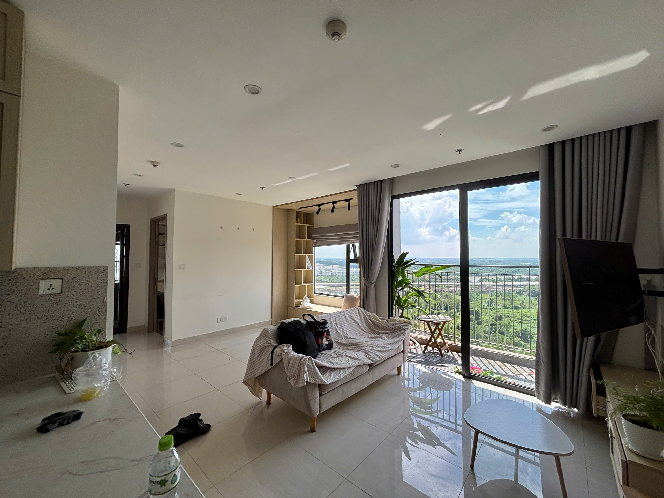 Cho thuê căn hộ 2PN+ full nội thất– giá chỉ 8.5 triệu/tháng The Rainbow, Vinhomes Grand Park Quận 9