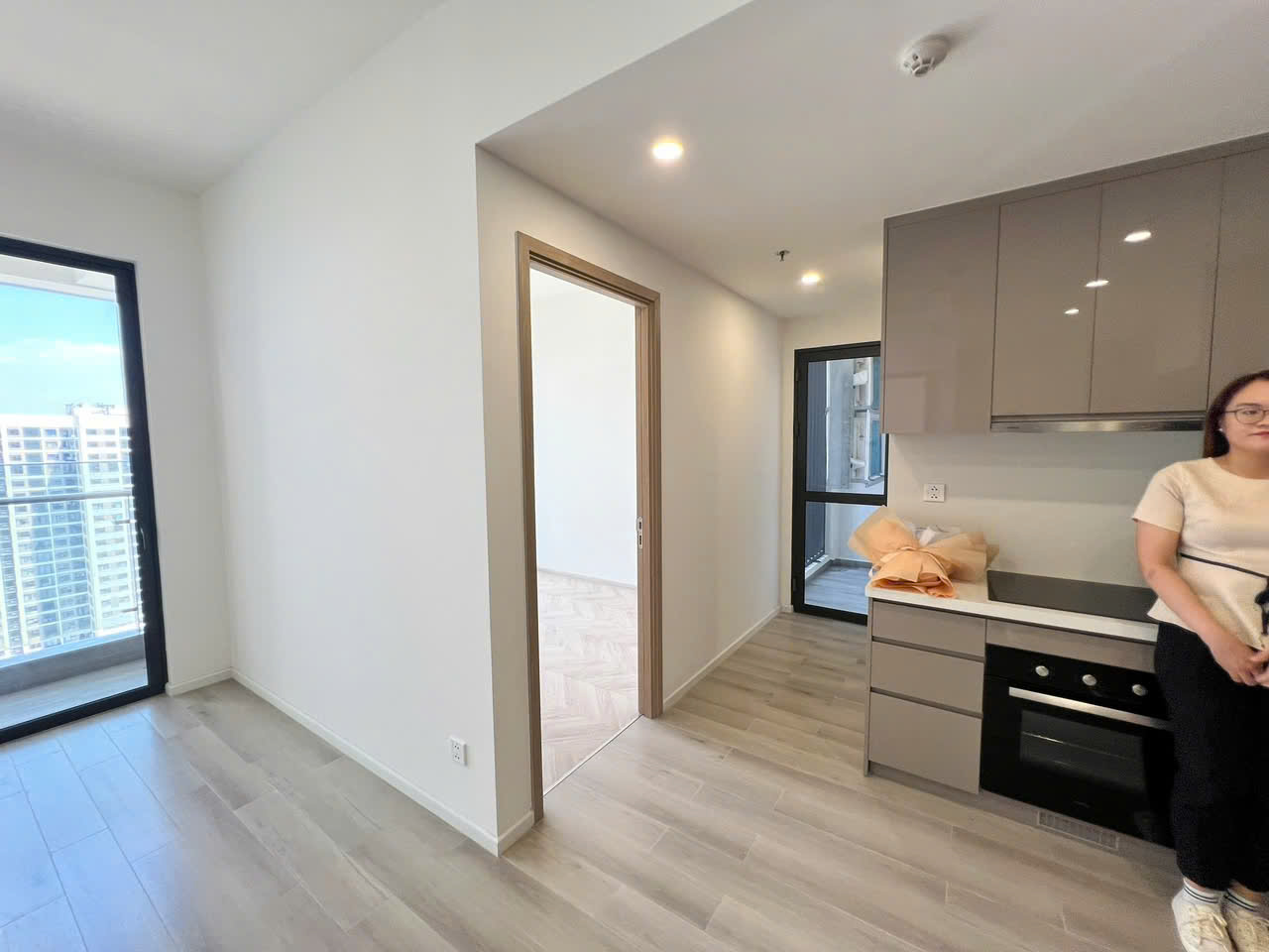 BÁN CĂN HỘ MASTERI CENTRE POINT VINHOMES GRAND PARK – 2PN – NỘI THẤT CƠ BẢN CĐT – GIÁ TỐT