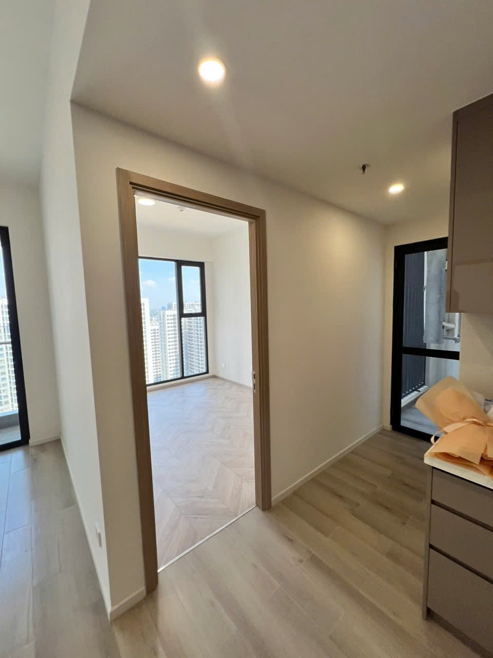 BÁN CĂN HỘ MASTERI CENTRE POINT VINHOMES GRAND PARK – 2PN – NỘI THẤT CƠ BẢN CĐT – GIÁ TỐT