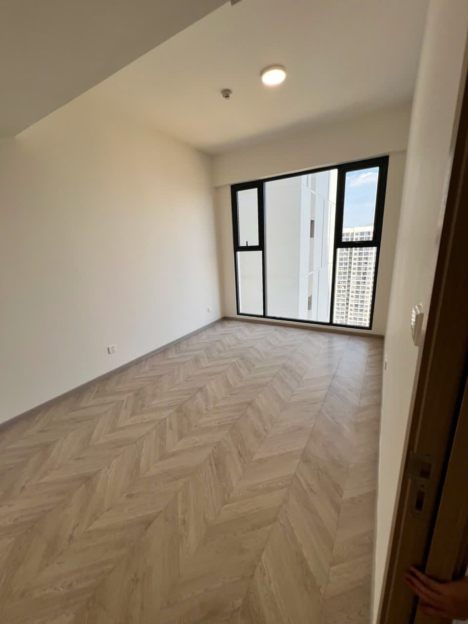 BÁN CĂN HỘ MASTERI CENTRE POINT VINHOMES GRAND PARK – 2PN – NỘI THẤT CƠ BẢN CĐT – GIÁ TỐT