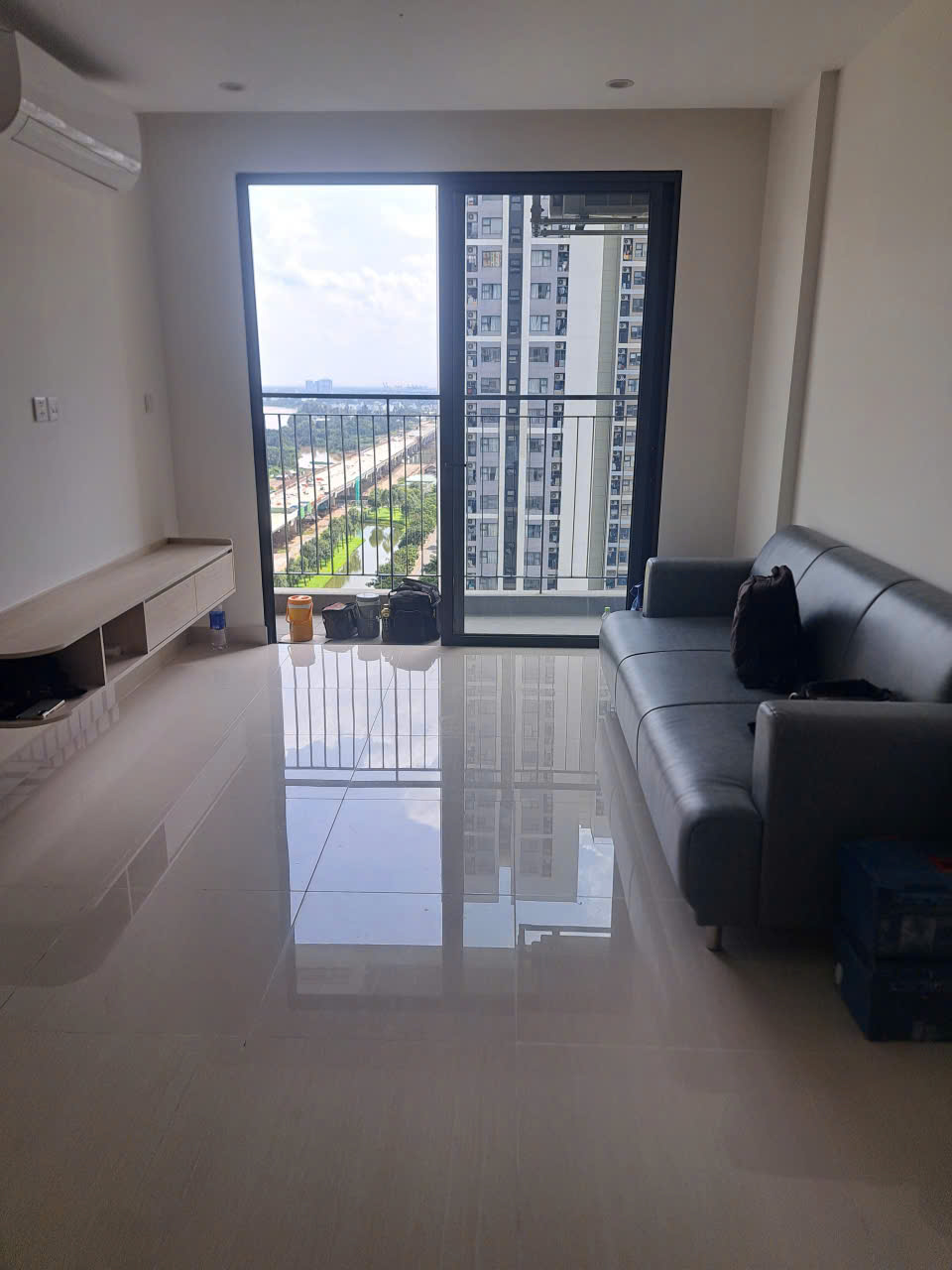 CHO THUÊ CĂN HỘ 3PN THE ORIGAMI – VINHOMES GRAND PARK  Giá chỉ 12 triệu/tháng – View thoáng – Nhà mới