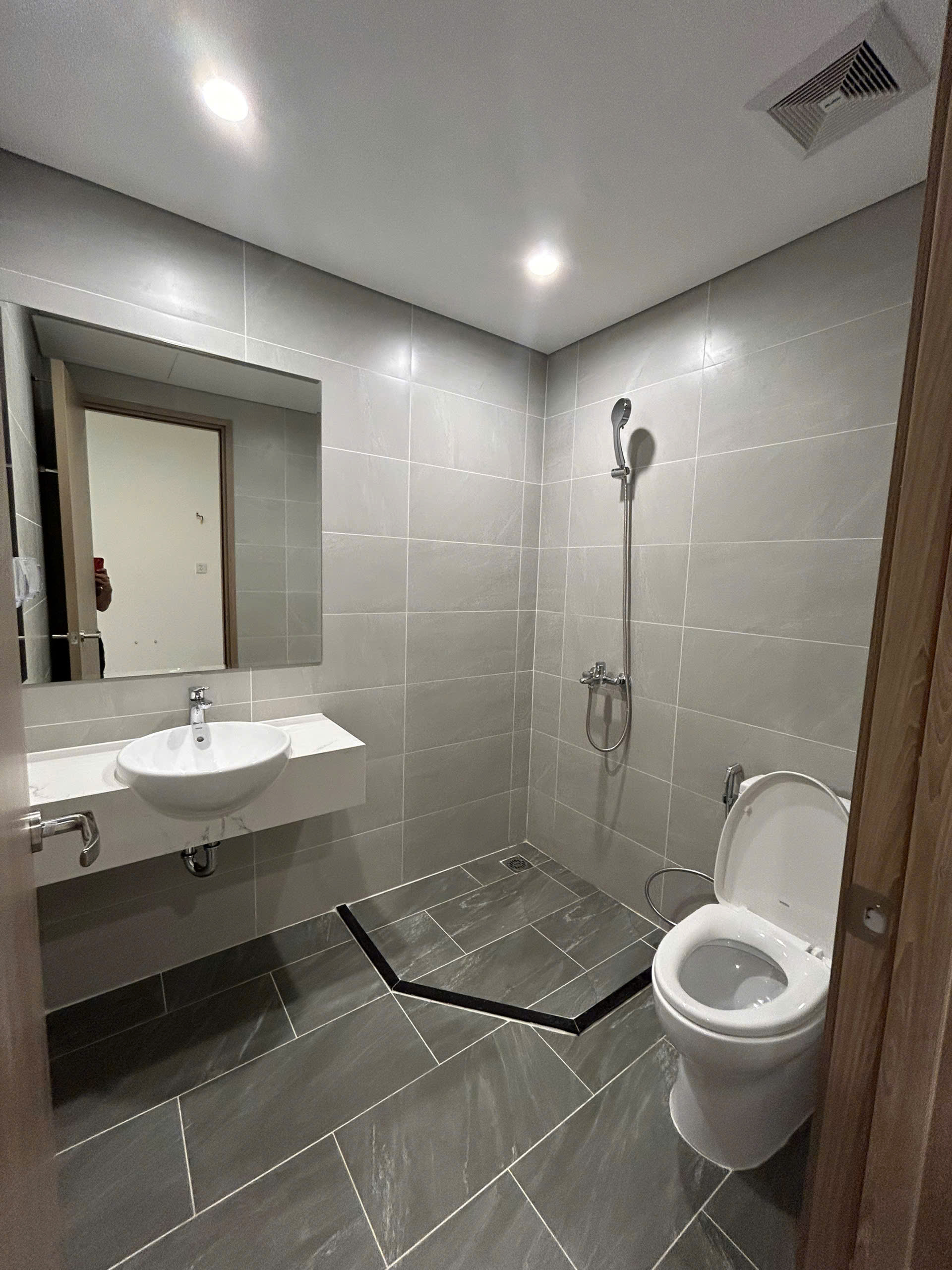 Bán Căn Hộ Studio The Beverly Solari Vinhomes Grand Park - View Ngoại Khu Không Chắn, Giá Chỉ 2.1 Tỷ