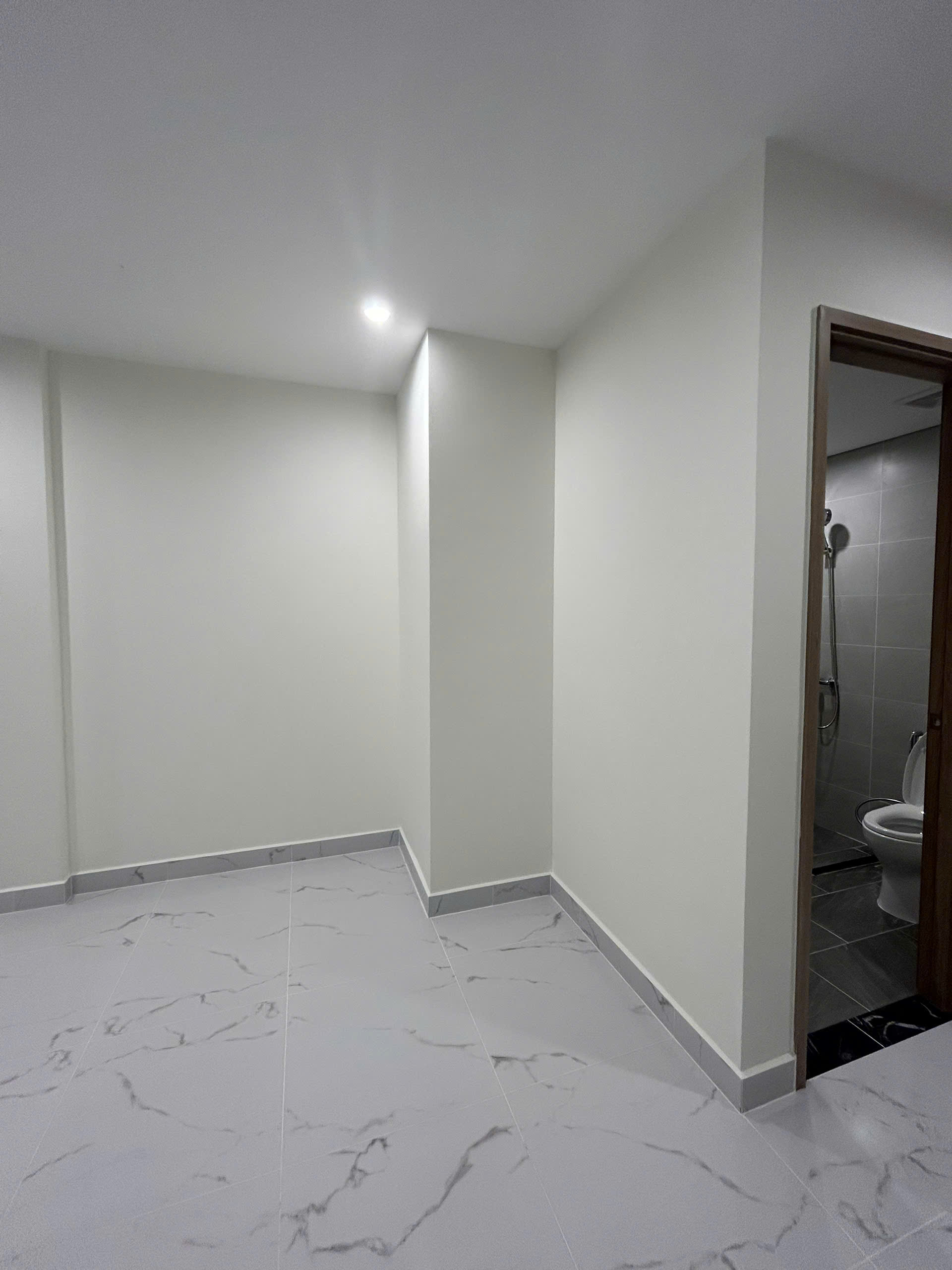 Bán Căn Hộ Studio The Beverly Solari Vinhomes Grand Park - View Ngoại Khu Không Chắn, Giá Chỉ 2.1 Tỷ