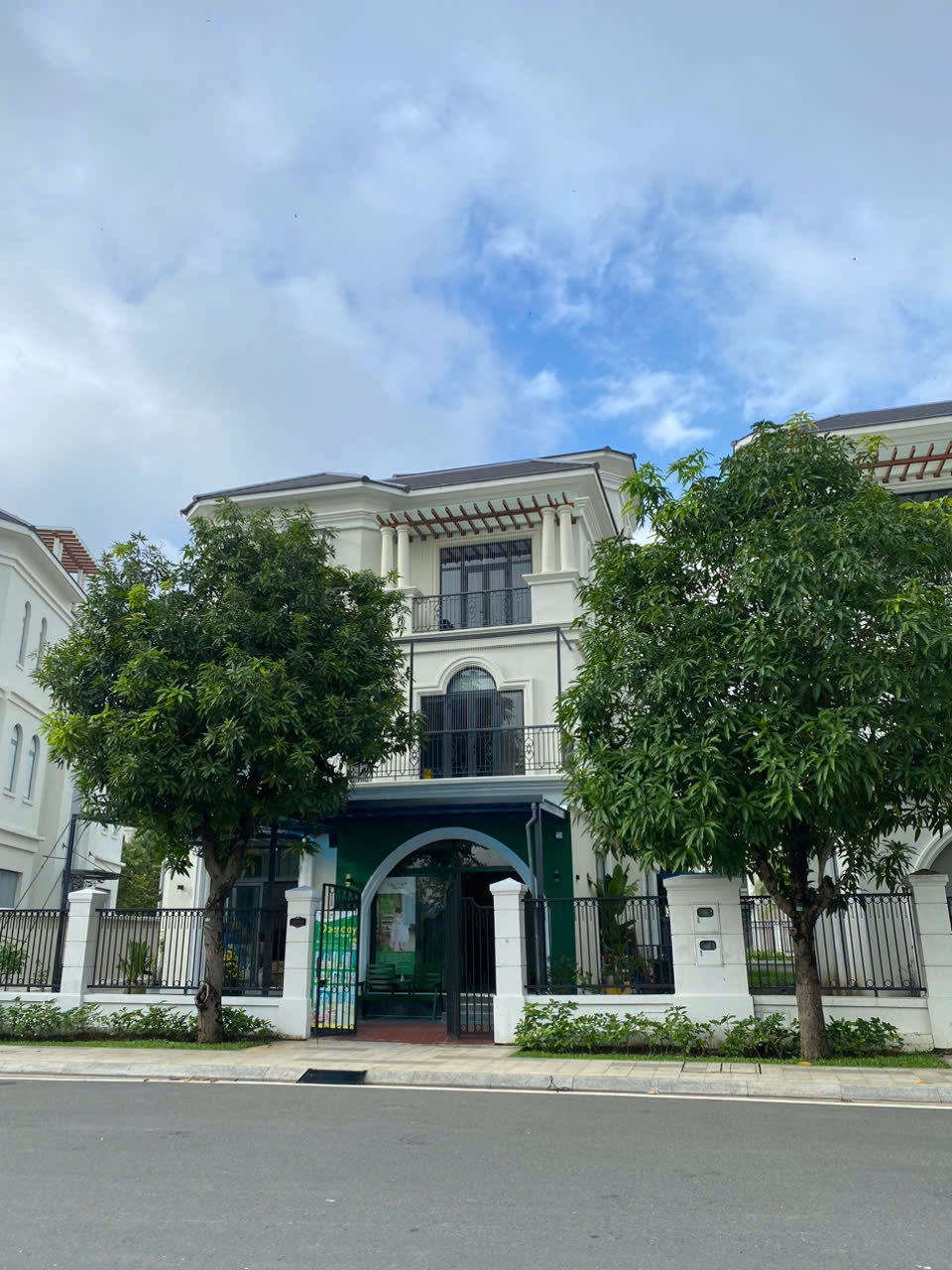 BÁN BIỆT THỰ ĐƠN LẬP THE MANHATTAN – VINHOMES GRAND PARK Diện tích lớn 432m² | Hoàn thiện cơ bản | Giá tốt 76 tỷ