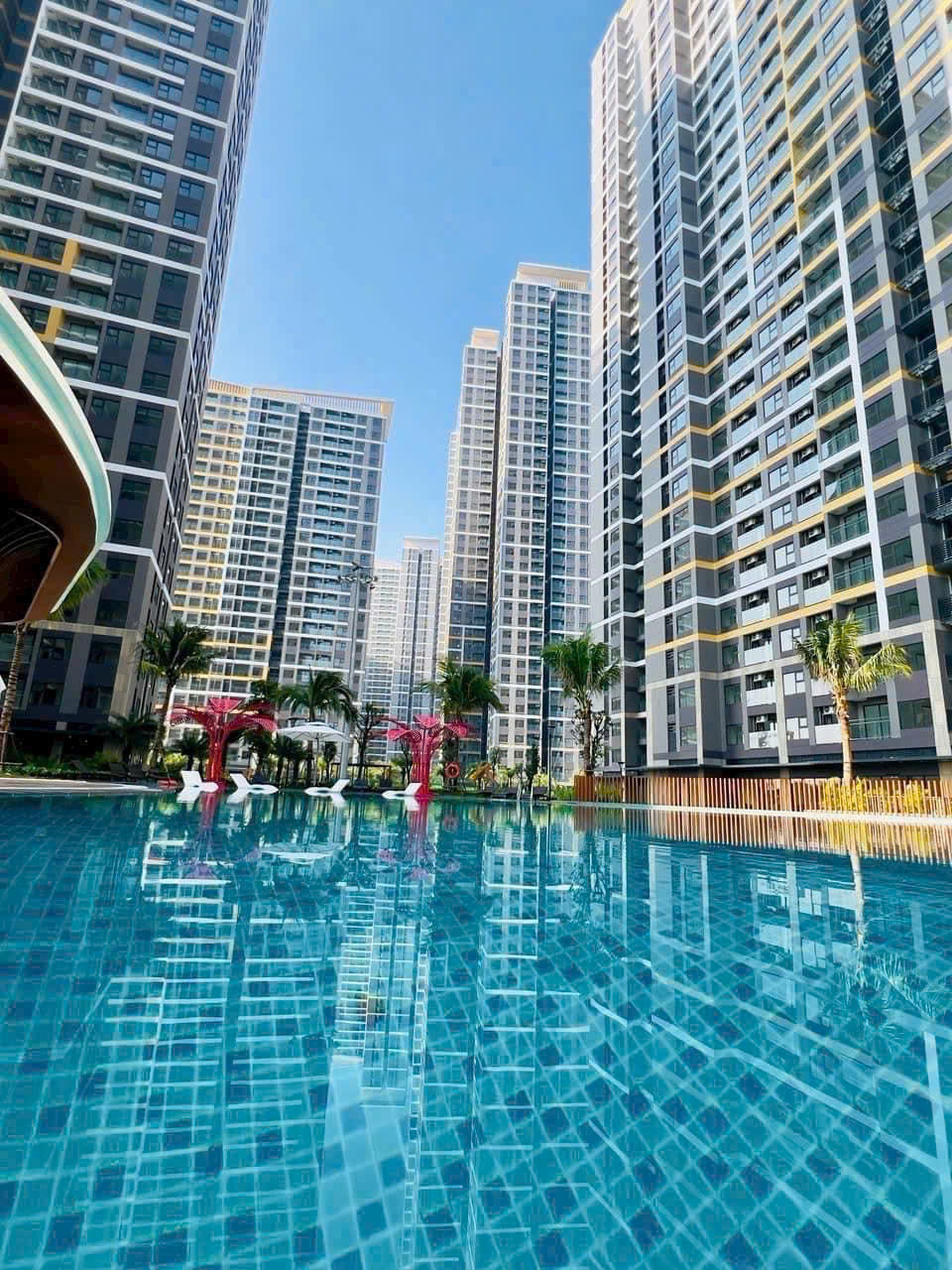 Bán Căn Hộ 2PN The Beverly Solari Vinhomes Grand Park Tầng Cao - View Trực Diện Hồ Bơi, Bếp Rèm Cao Cấp