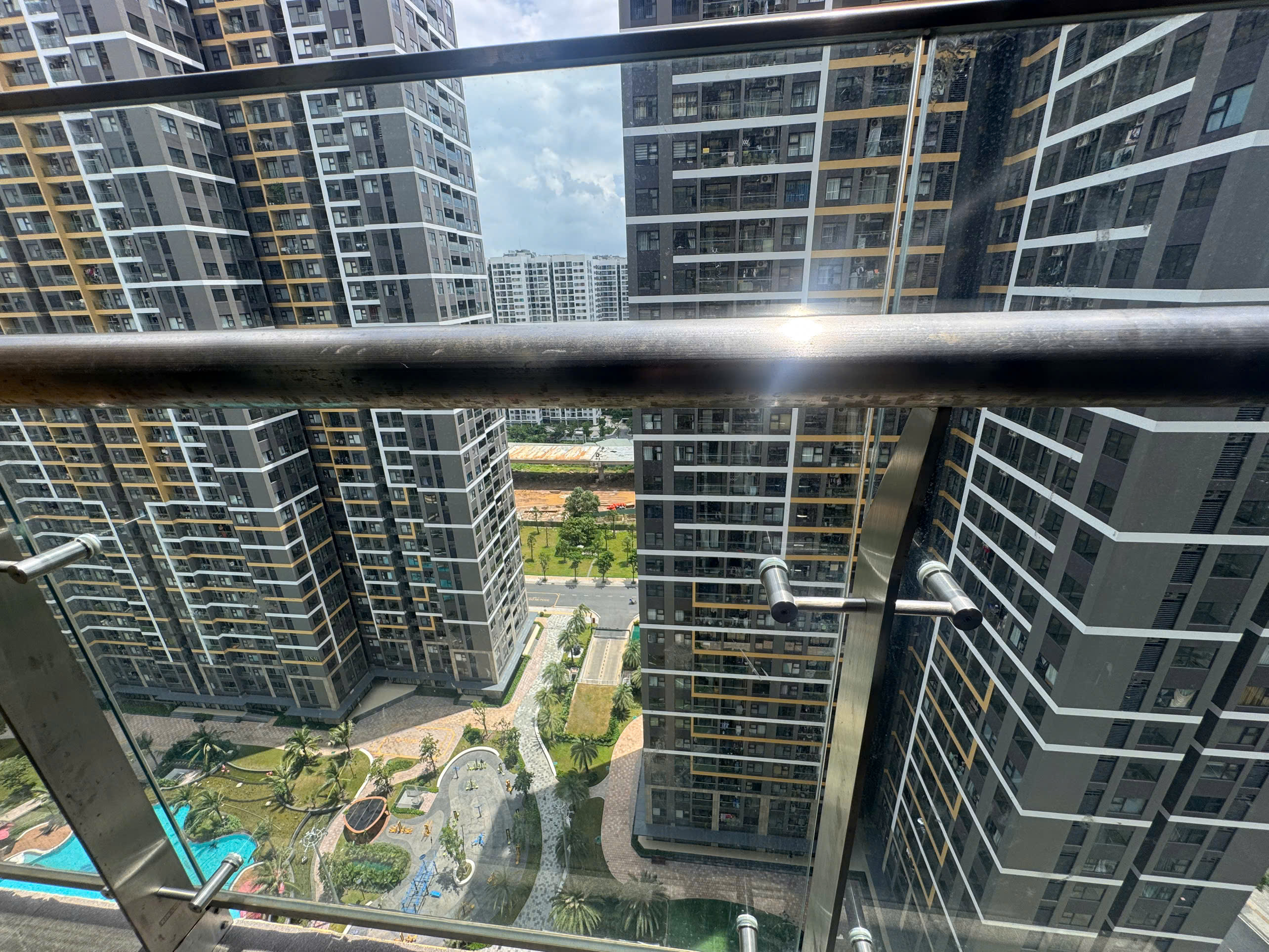 BÁN & CHO THUÊ CĂN HỘ 2PN2WC FULL NỘI THẤT CAO CẤP – THE BEVERLY SOLARI | GIÁ BÁN 4 TỶ – GIÁ THUÊ 10 TRIỆU