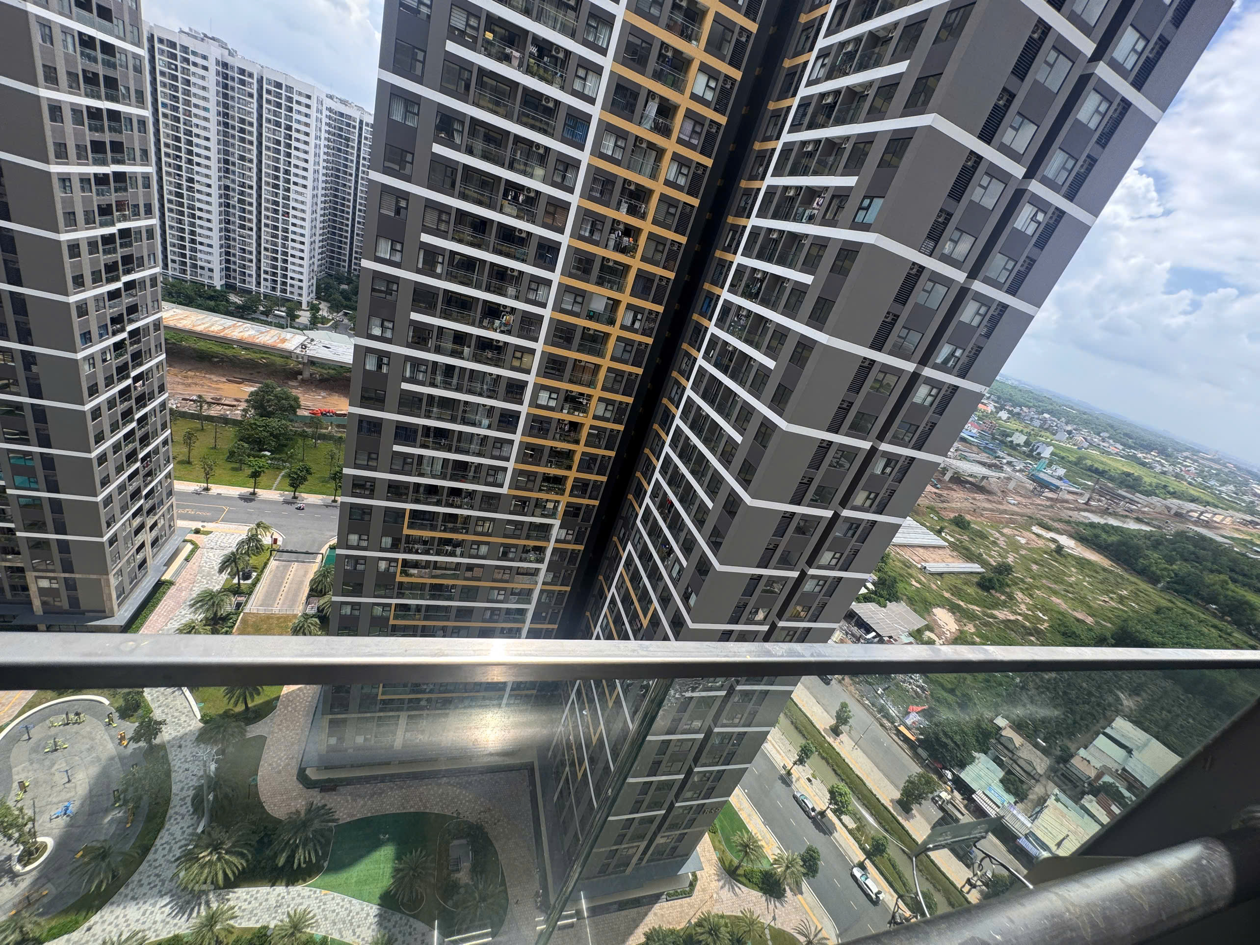 BÁN & CHO THUÊ CĂN HỘ 2PN2WC FULL NỘI THẤT CAO CẤP – THE BEVERLY SOLARI | GIÁ BÁN 4 TỶ – GIÁ THUÊ 10 TRIỆU