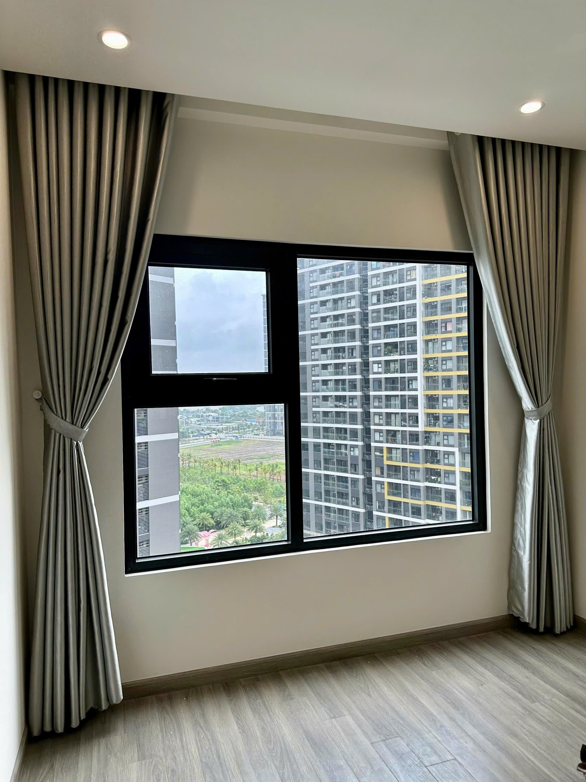 Bán Căn Hộ 2PN The Beverly Solari - View Trực Diện Hồ Bơi Resort, Có Bếp Rèm Cao Cấp, Giá 4 Tỷ