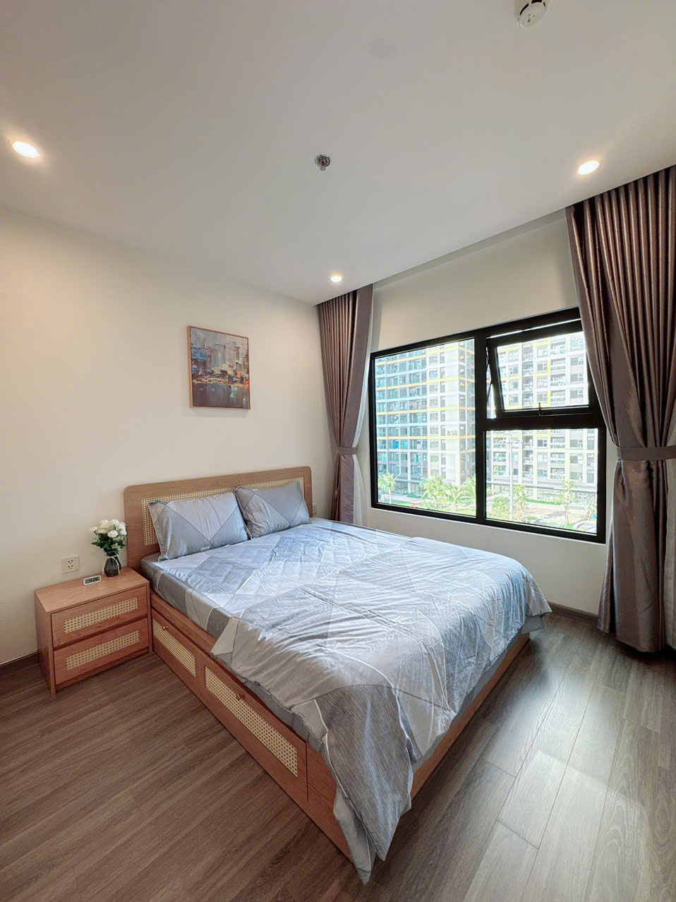 Bán Căn Hộ 2PN The Beverly Solari Vinhomes Grand Park - View Trực Diện Hồ Bơi, Full Nội Thất Luxury - Giá Tốt