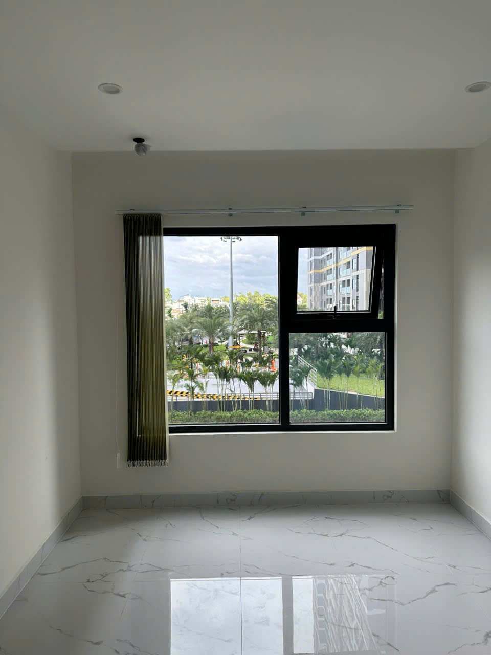 BÁN CĂN HỘ VINHOMES GRAND PARK – THE BEVERLY SOLARI 1PN | VIEW NỘI KHU | NỘI THẤT BẾP & RÈM – GIÁ TỐT