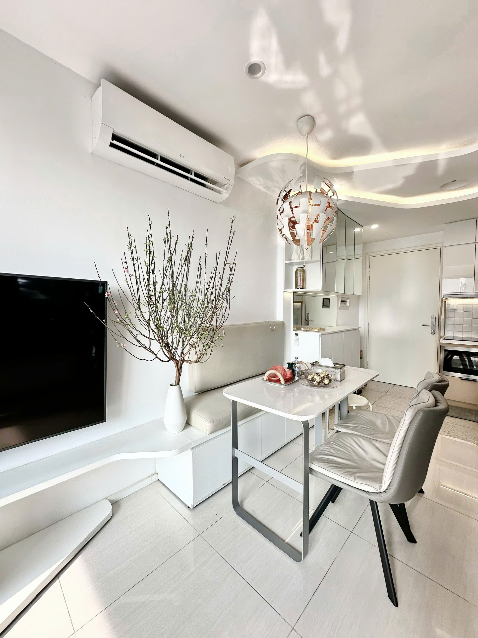 Bán Căn Hộ 2PN+ The Rainbow Vinhomes Grand Park - Full Nội Thất Luxury Giá 3.75 Tỷ