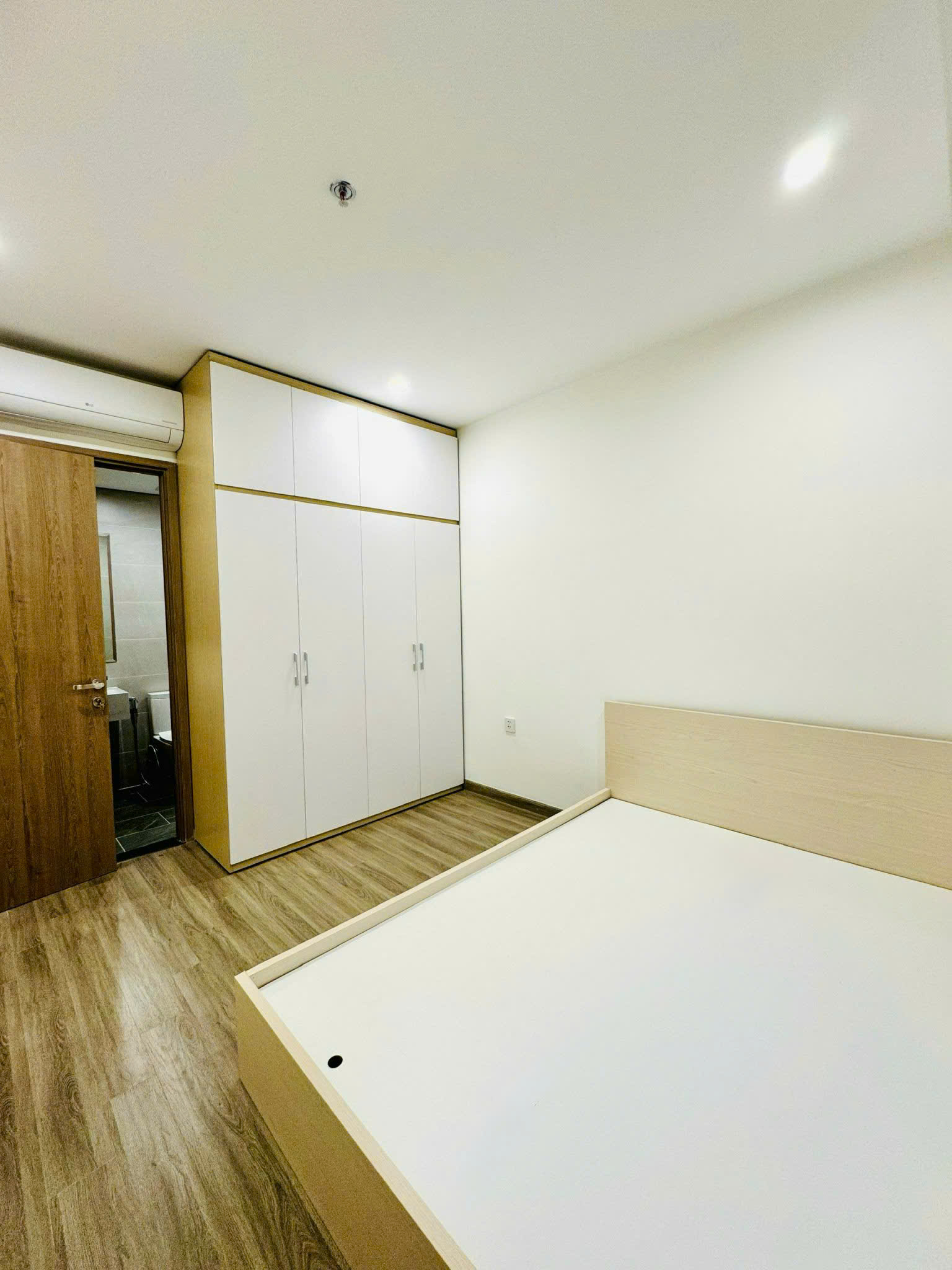 BÁN & CHO THUÊ CĂN HỘ 2PN2WC TẦNG CAO | FULL NỘI THẤT | THE BEVERLY SOLARI – VINHOMES GRAND PARK