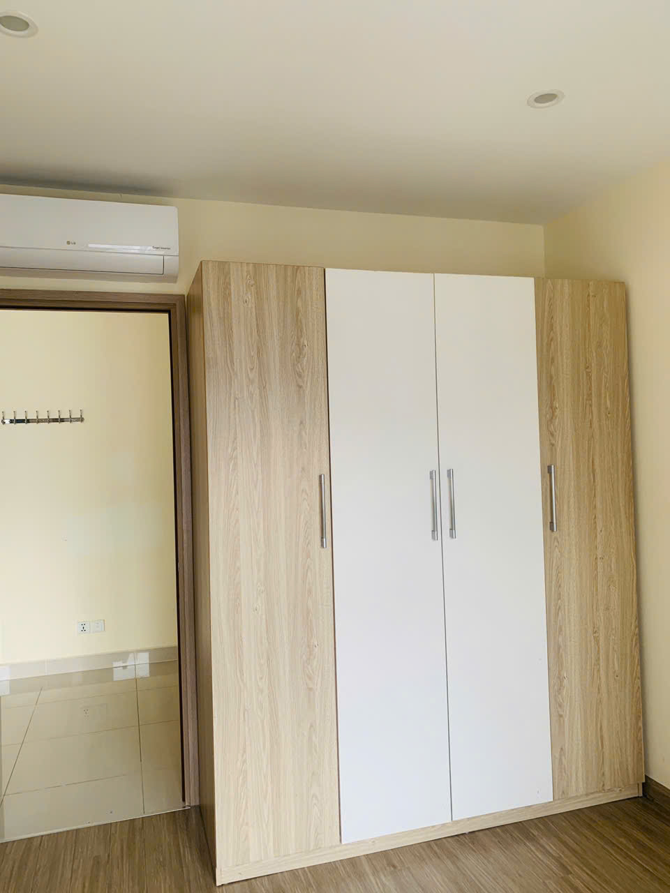 Cho thuê căn hộ Vinhomes Grand Park 1PN+ – The Rainbow – Tầng cao thoáng – Nội thất bếp rèm