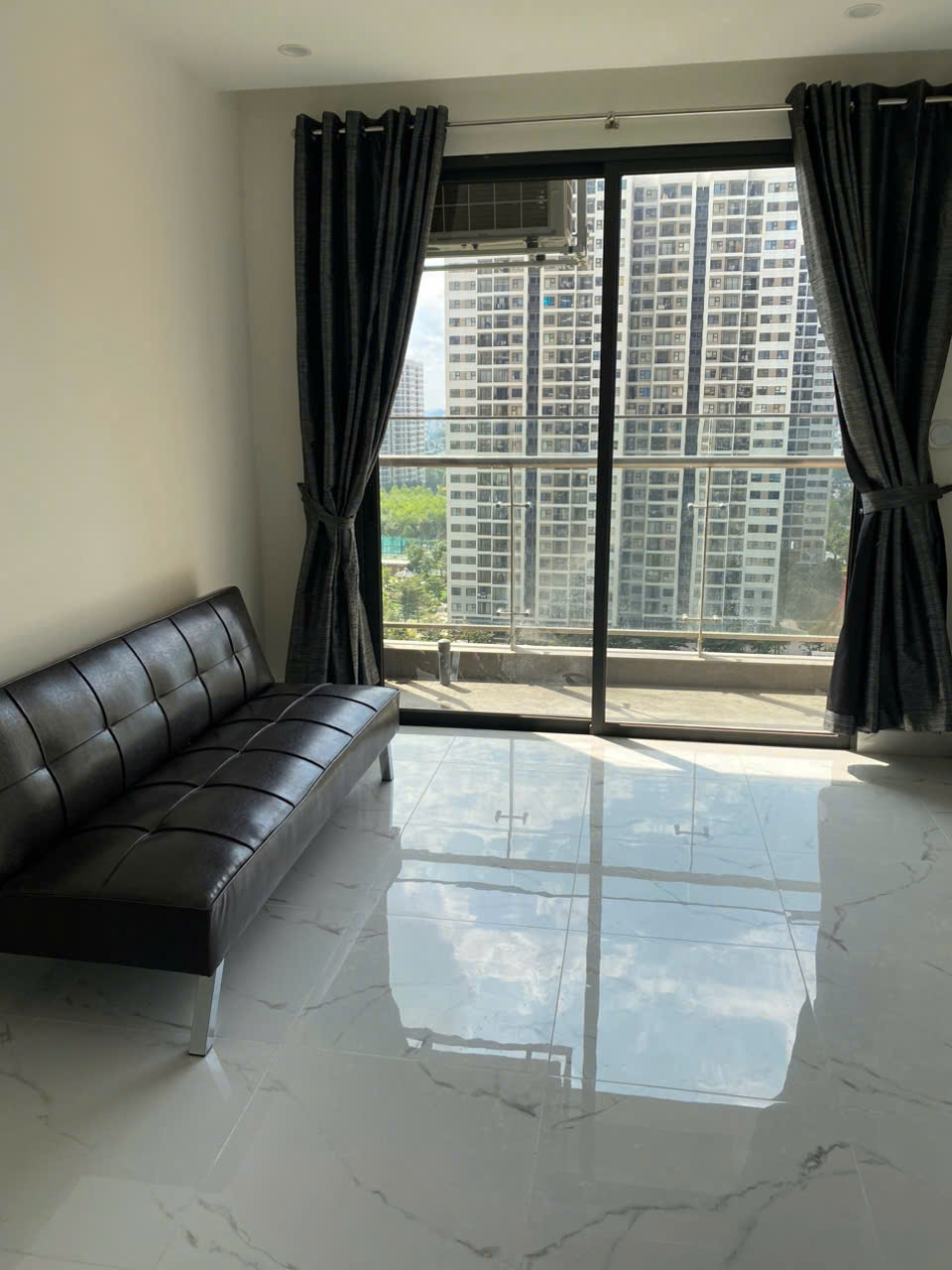 Cho Thuê Căn Hộ 1PN+ The Beverly Solari – Vinhomes Grand Park Nội Thất Bếp & Rèm | Giá Tốt | Vào Ở Ngay