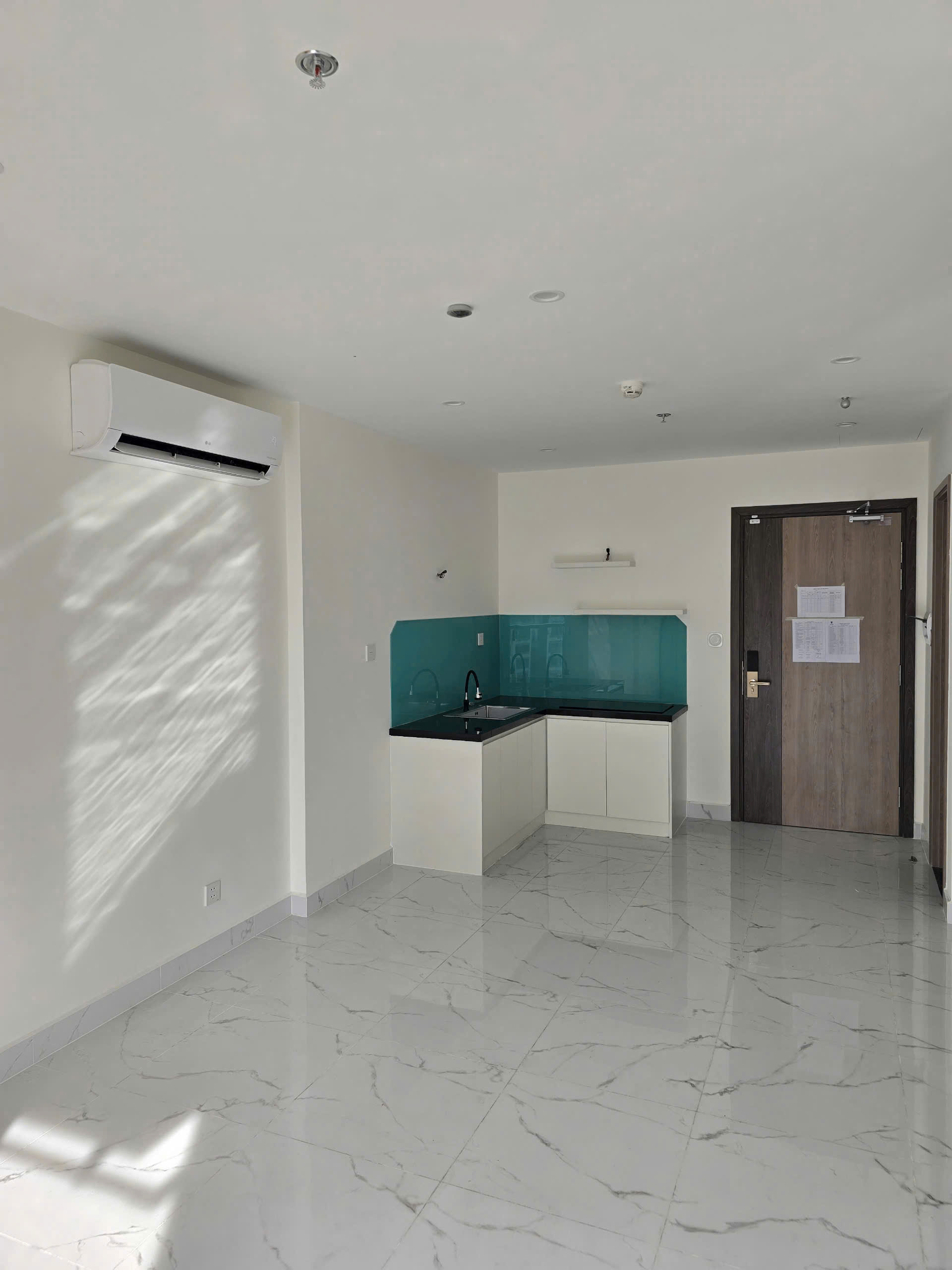 Cho Thuê Căn Hộ 1PN+ The Beverly Solari – Vinhomes Grand Park Tầng Thấp | View Nội Khu | Nội Thất Sẵn Bếp & Rèm | Giá Tốt