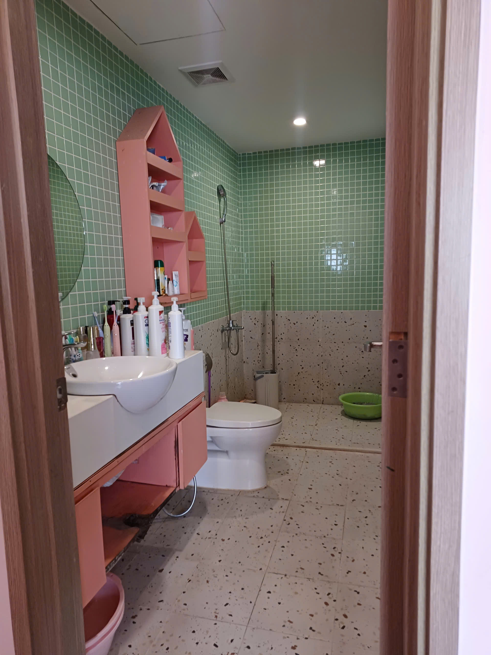 Bán căn hộ Vinhomes Grand Park 3PN – The Rainbow – Full nội thất – View nội khu hồ bơi