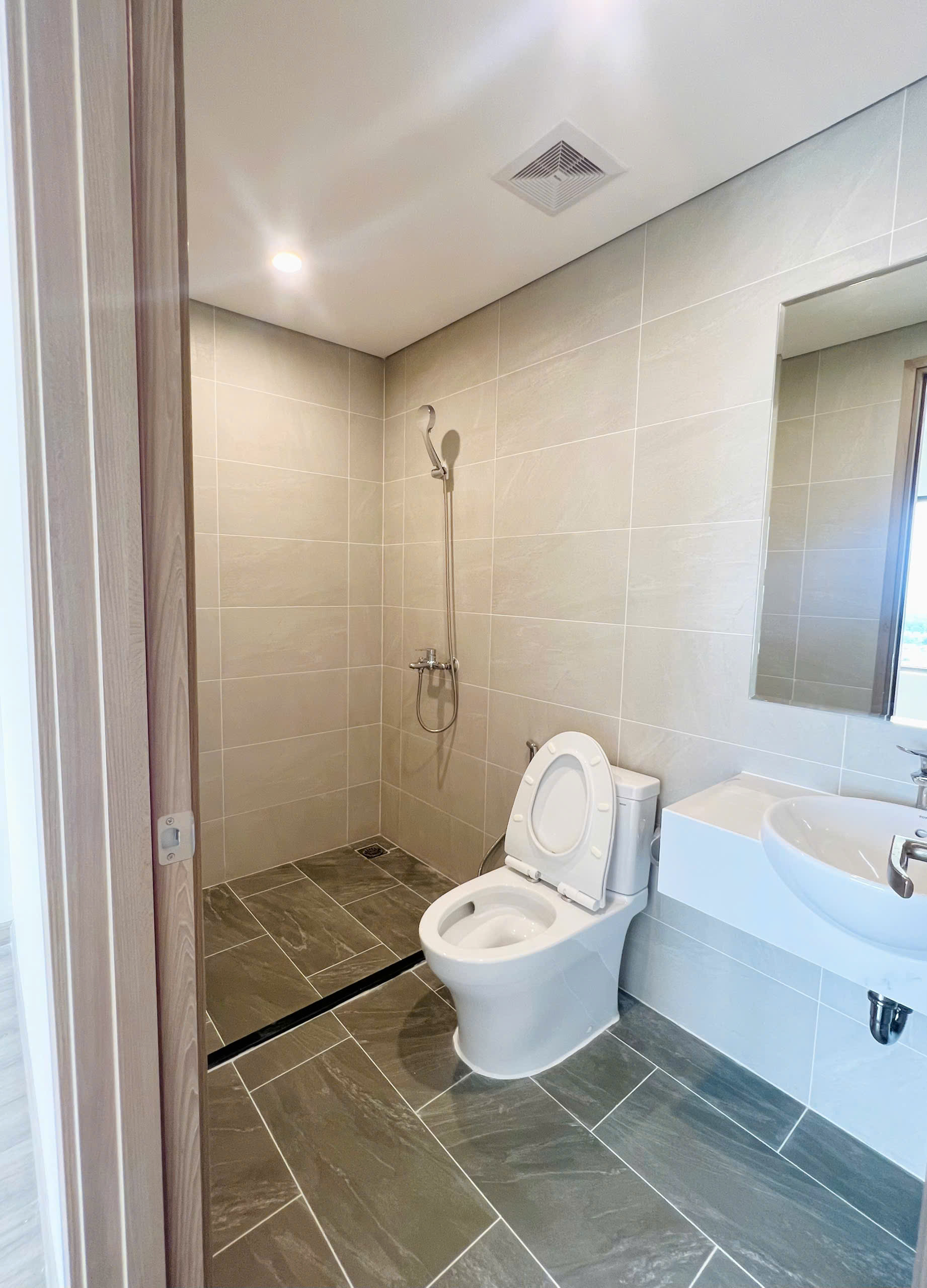 Bán căn hộ 2PN 2WC The Beverly Solari Vinhomes Grand Park – Full nội thất, view tầng cao ngoại khu thoáng