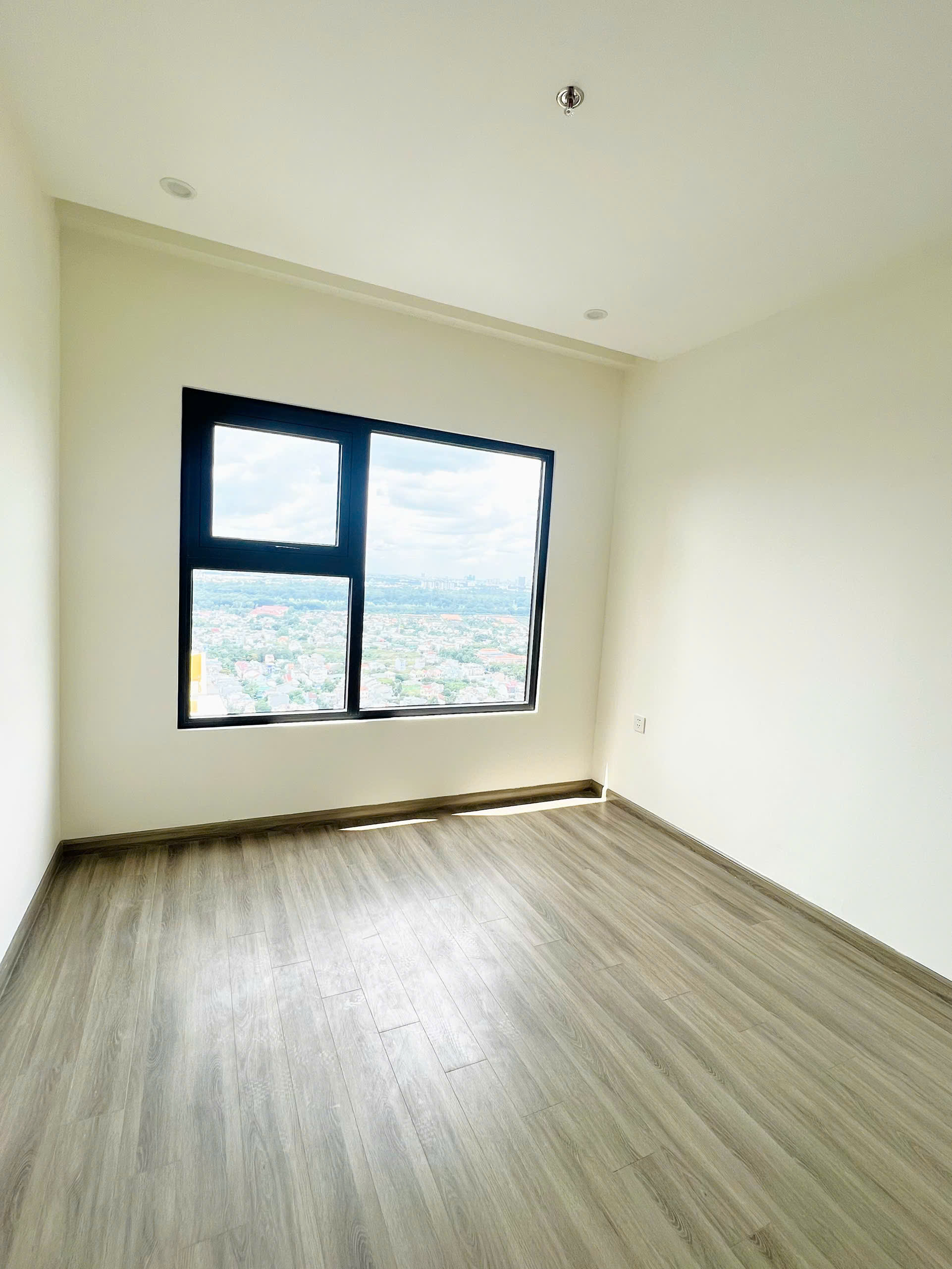 Bán căn hộ 2PN 2WC The Beverly Solari Vinhomes Grand Park – Full nội thất, view tầng cao ngoại khu thoáng