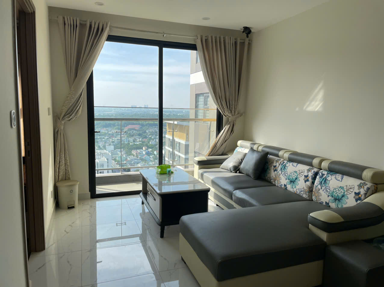 Bán căn hộ 2PN 2WC The Beverly Solari Vinhomes Grand Park – View tầng cao hồ bơi, full nội thất cao cấp