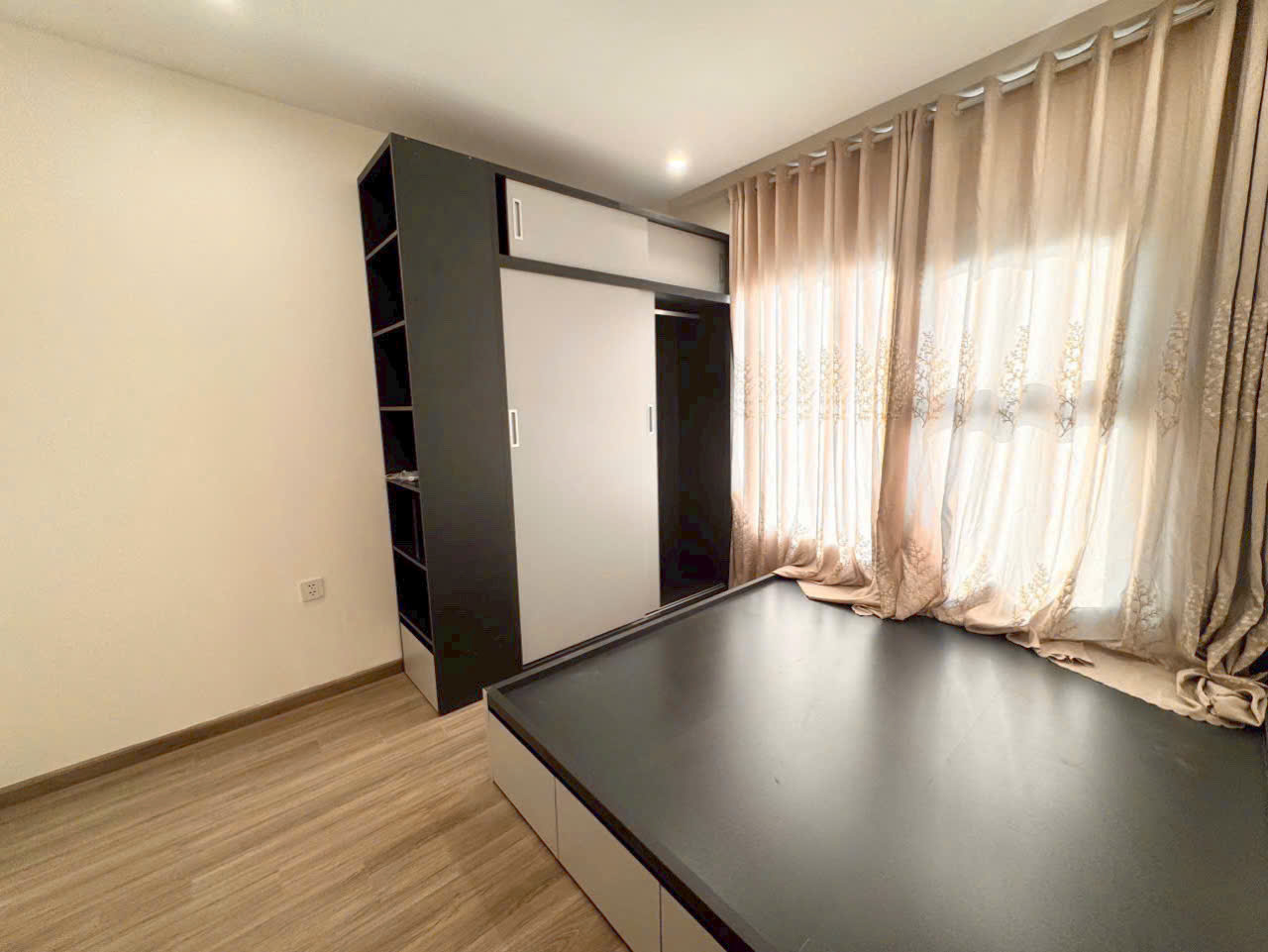 Bán căn hộ 2PN 2WC The Beverly Solari Vinhomes Grand Park – View tầng cao hồ bơi, full nội thất cao cấp