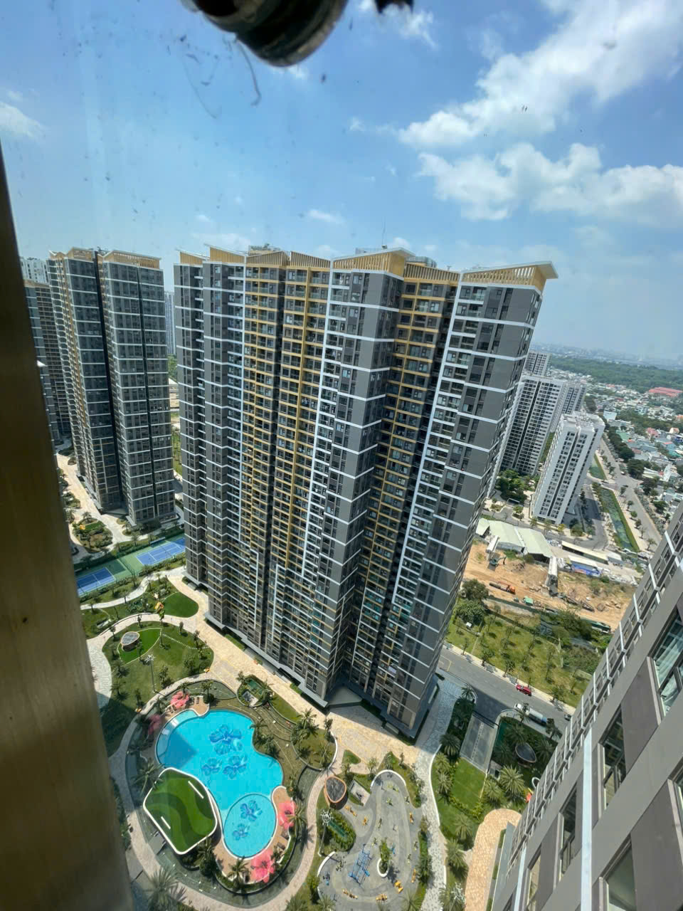 Bán căn hộ 2PN 2WC The Beverly Solari Vinhomes Grand Park – View tầng cao hồ bơi, full nội thất cao cấp