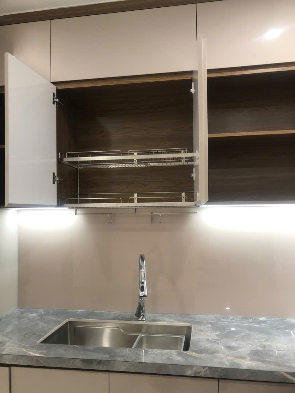 Cho Thuê Căn Hộ 2PN2WC Tòa BS10 The Beverly Solari – Bếp Rèm – Giá 8 Triệu/Tháng