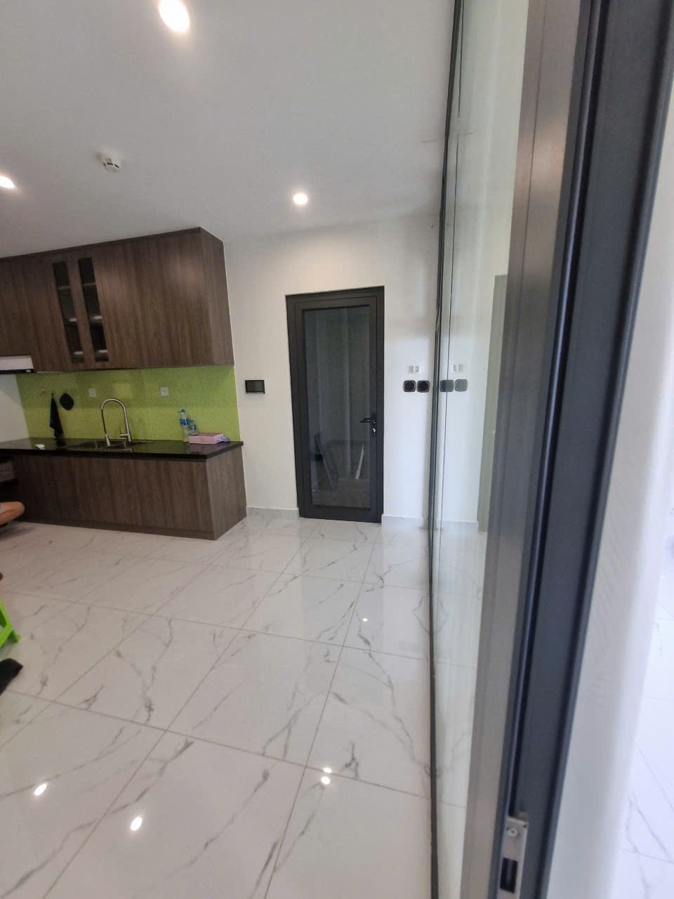 Cho thuê căn hộ Studio The Beverly Solari Vinhomes Grand Park – View tầng cao, bếp & rèm, giá tốt