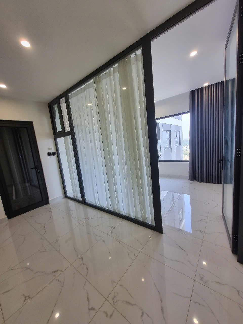 Cho thuê căn hộ Studio The Beverly Solari Vinhomes Grand Park – View tầng cao, bếp & rèm, giá tốt