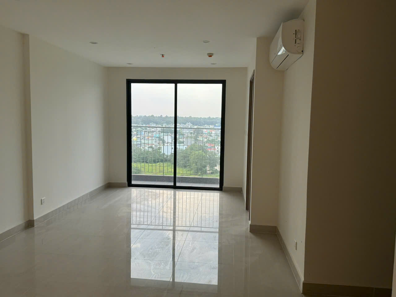 Cho thuê căn hộ Vinhomes Grand Park 2PN 1WC – The Rainbow – Hoàn thiện cơ bản – View ngoại khu xanh thoáng