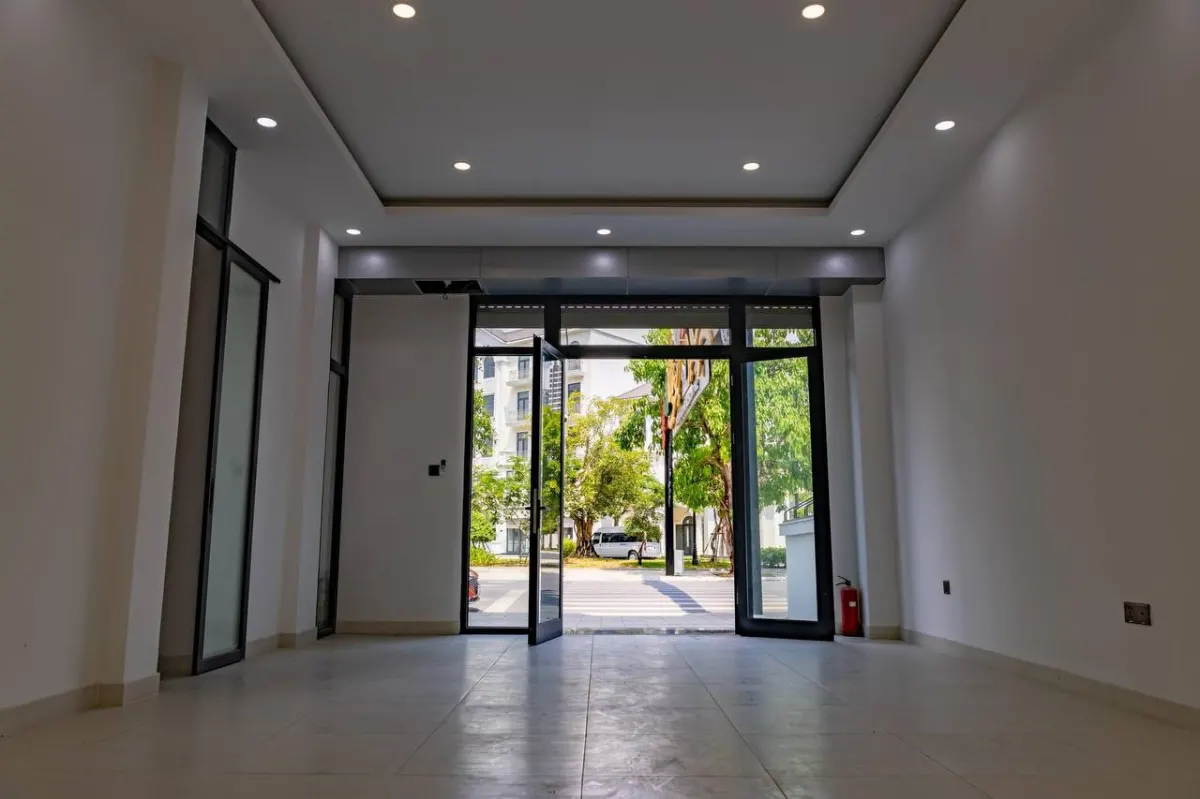Cho thuê nhà phố D2A Vinhomes Grand Park đã hoàn thiện cơ bản có thang máy, máy lạnh giá thuê 40tr/th - ảnh 3