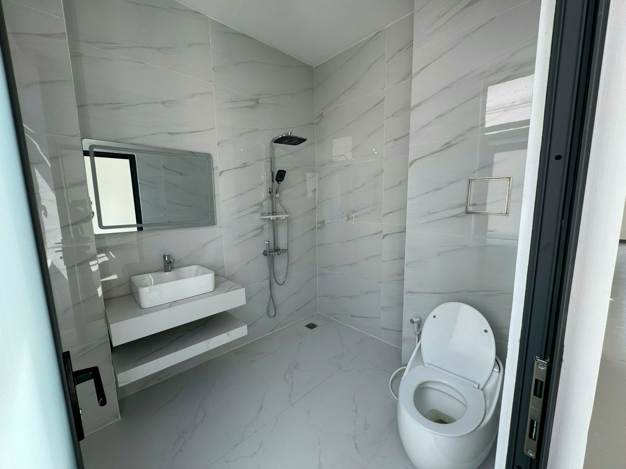 CHO THUÊ TẦNG NHÀ PHỐ VINHOMES QUẬN 9 CHỈ TỪ 6TR/ THÁNG