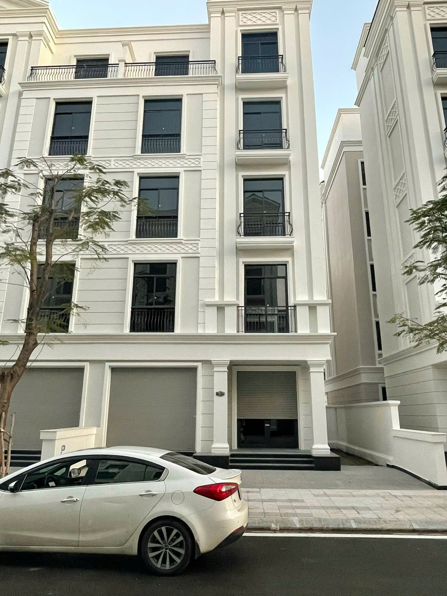 BÁN NHÀ PHỐ LIỀN KỀ THE MANHATTAN GLORY - ĐANG HOÀN THIỆN - CÓ THANG MÁY - GIÁ CHỈ 17.9 TỶ