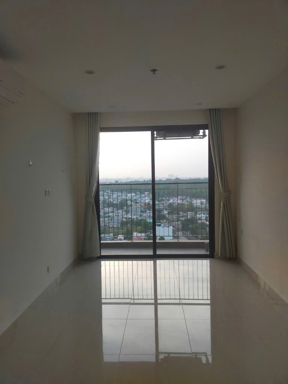 Cho Thuê Căn Hộ Vinhomes Grand Park – The Origami Studio Tầng Cao View Ngoại Khu Thoáng Đẹp – Sẵn Bếp & Rèm