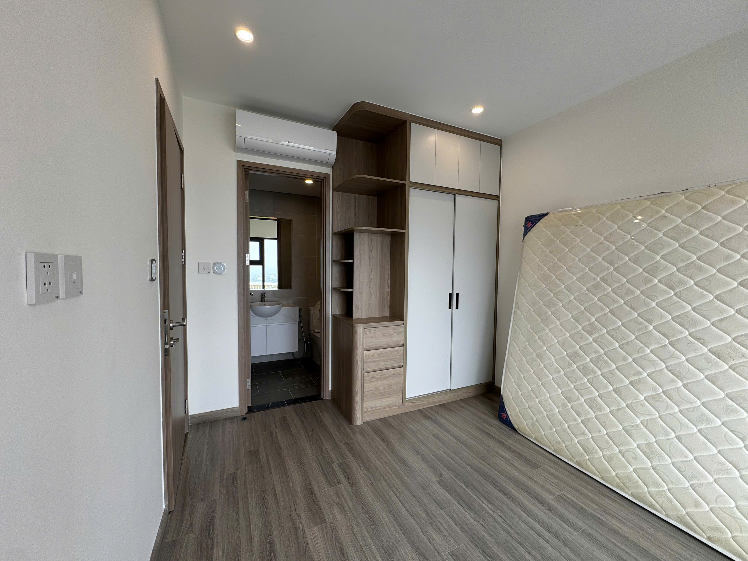 Cho Thuê Căn Hộ 2PN The Beverly Solari Vinhomes Grand Park - Full Nội Thất Mới, Tầng Cao View Sông - Giá Tốt